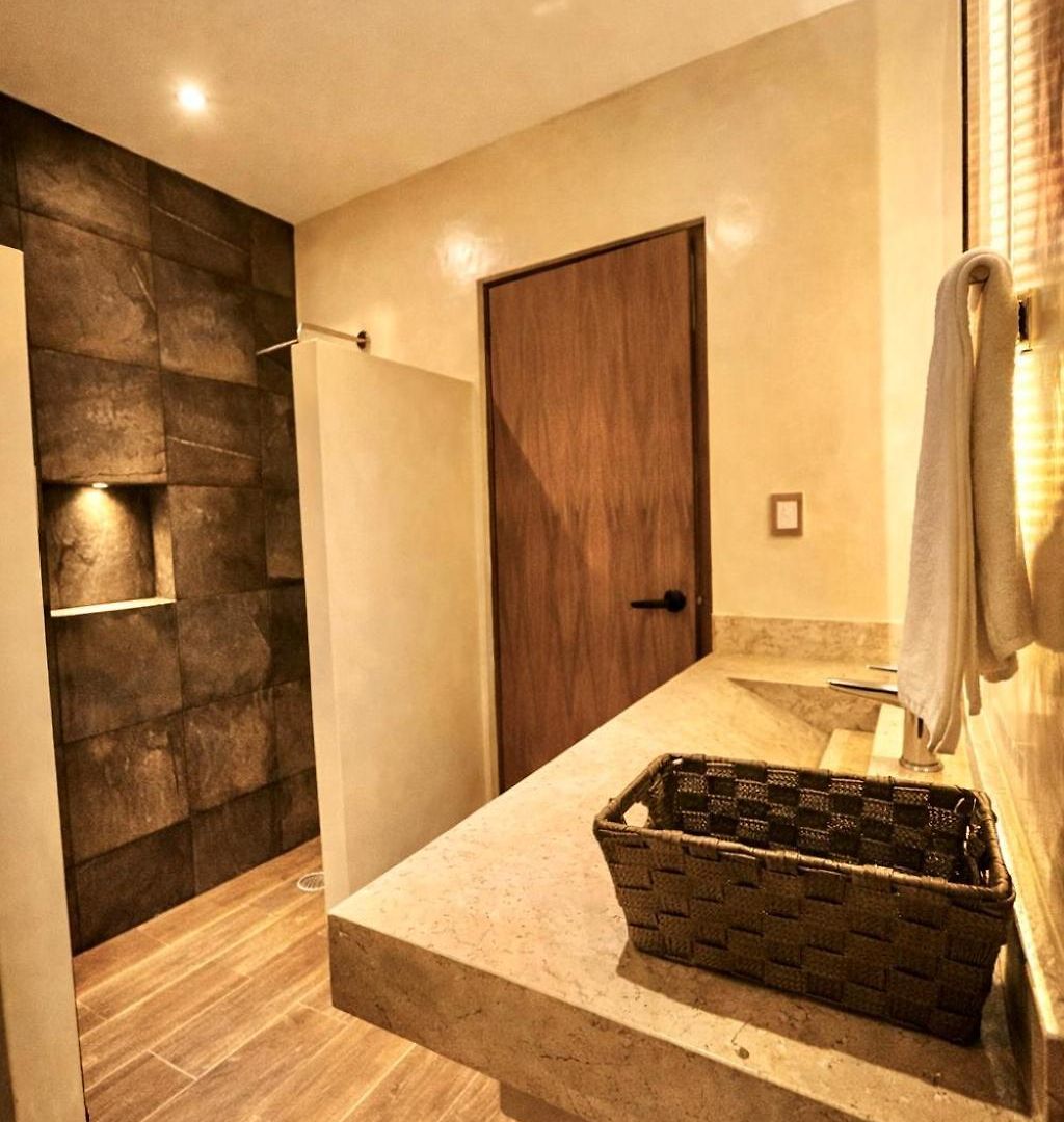 Modern 2 Bedroom 2 Bathroom In Apartment *