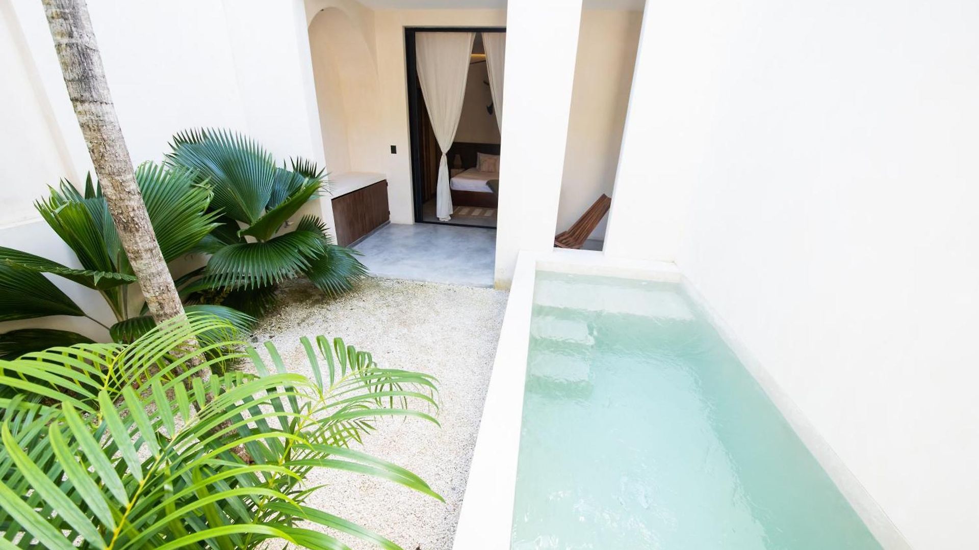 Tierra - Pool & Roof Panoramic 3*
