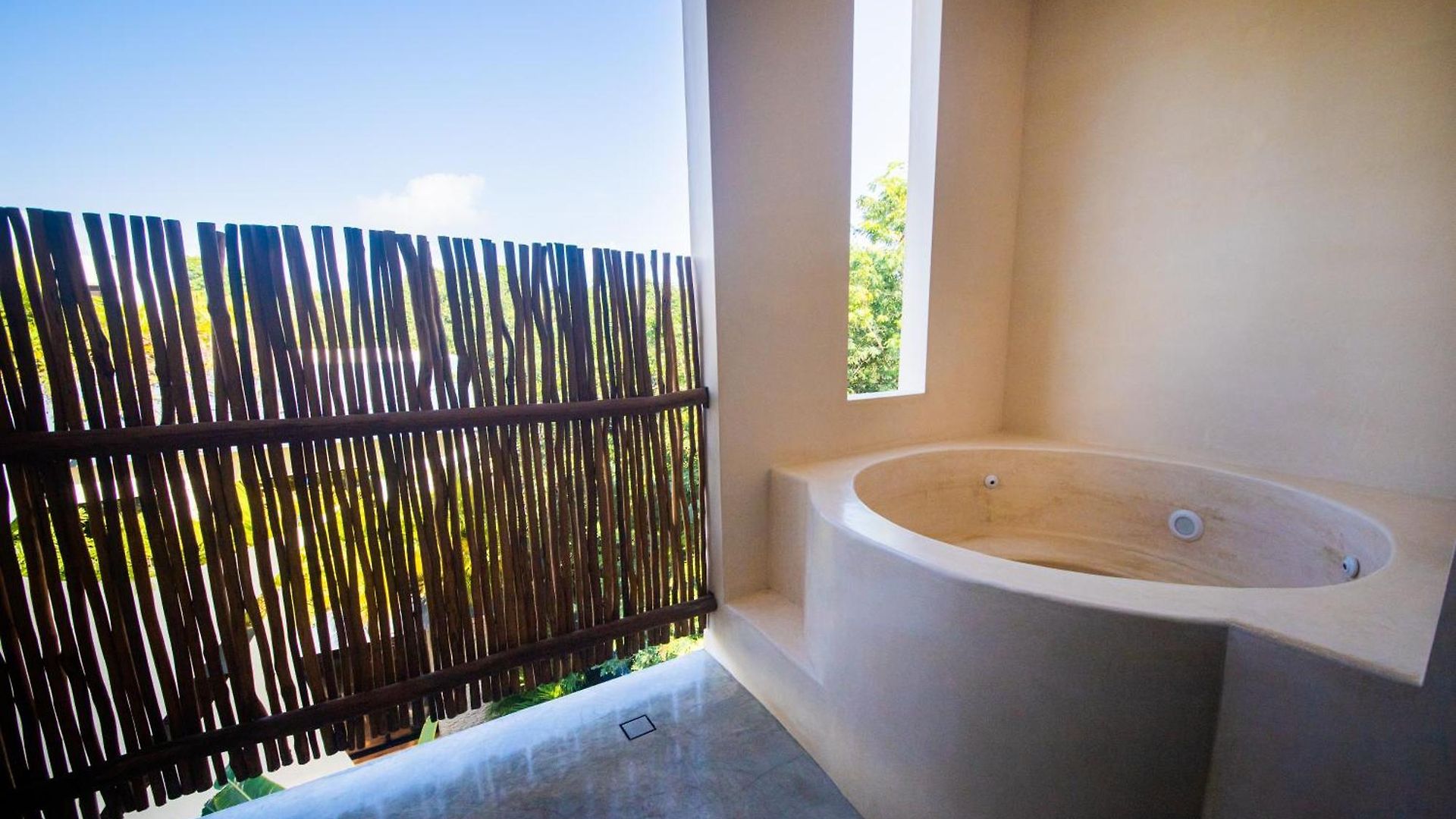 Tierra - Pool & Roof Panoramic