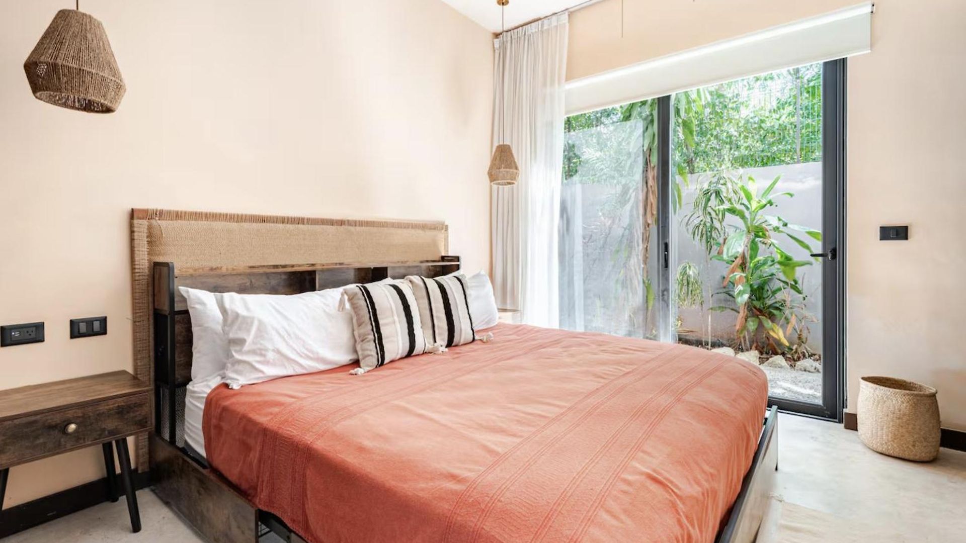 Enchanting 4br Villaδ Pool& Rooftopδprime Location
