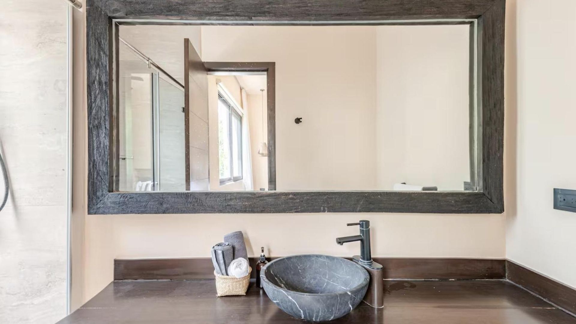 Enchanting 4br Villaδ Pool& Rooftopδprime Location