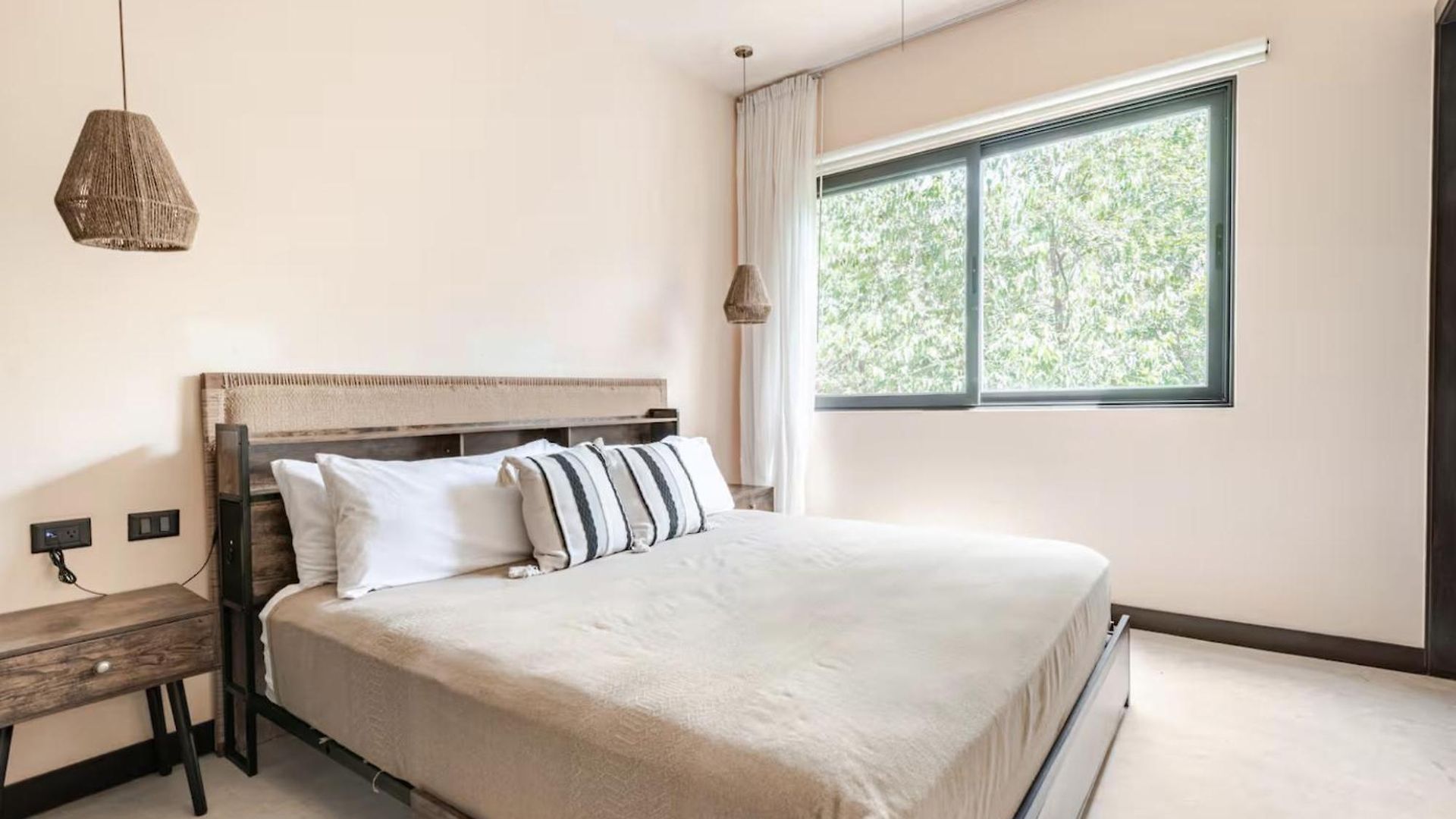 Enchanting 4br Villaδ Pool& Rooftopδprime Location Villa