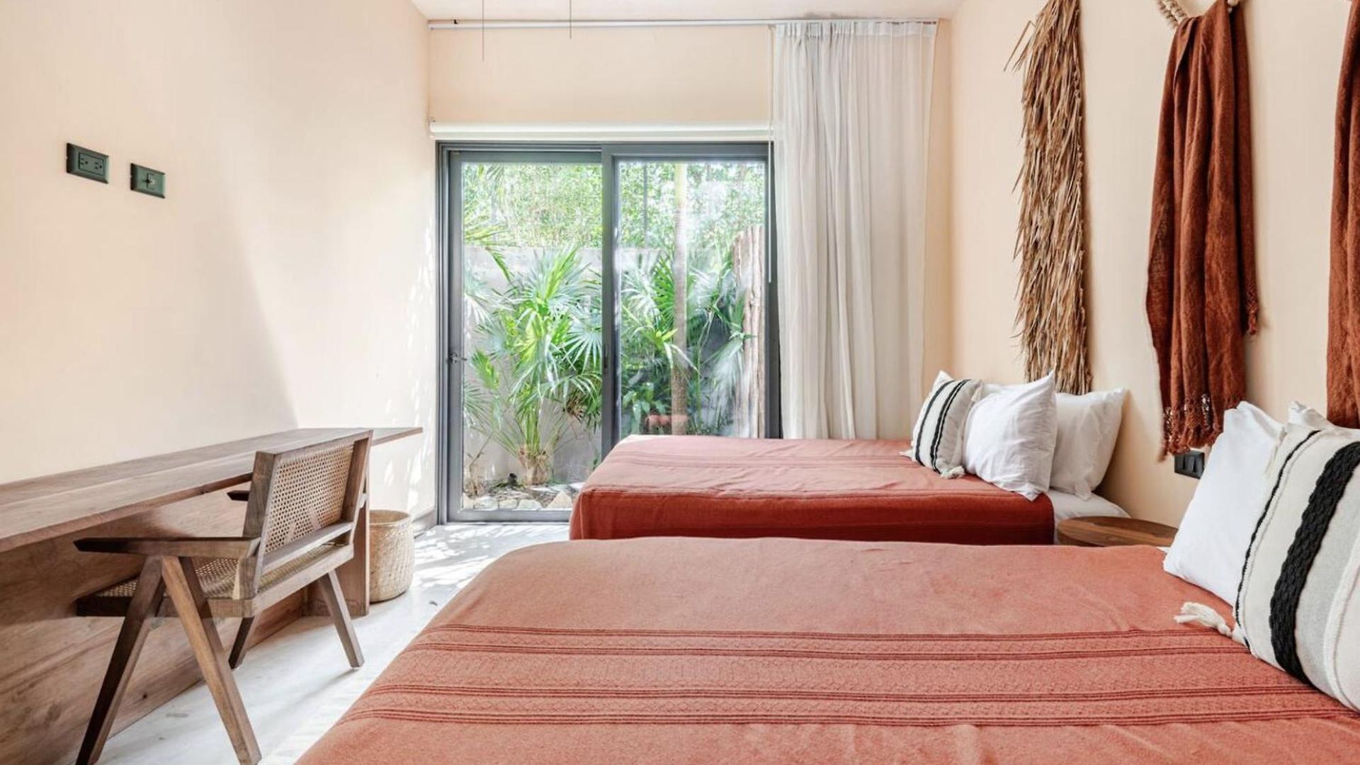 Enchanting 4br Villaδ Pool& Rooftopδprime Location Villa