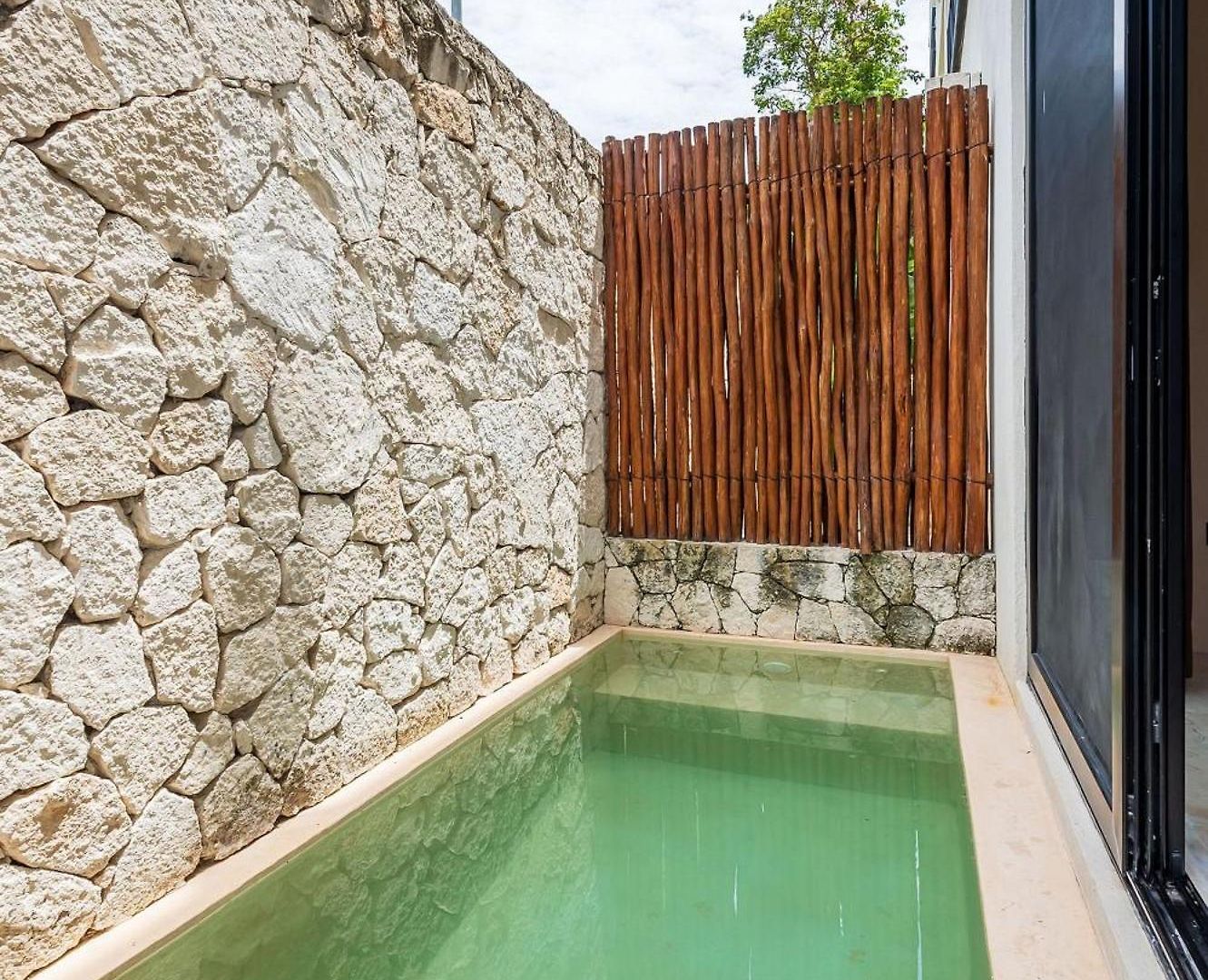 •| Boutique Swim Up En P/4 • Naaj Tun• Apartment