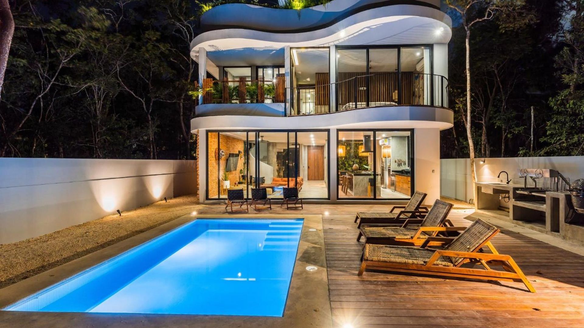 Luxury 4br Eco 10ppl Outdoor Pizza Oven - Private Pool & Jacuzzi *