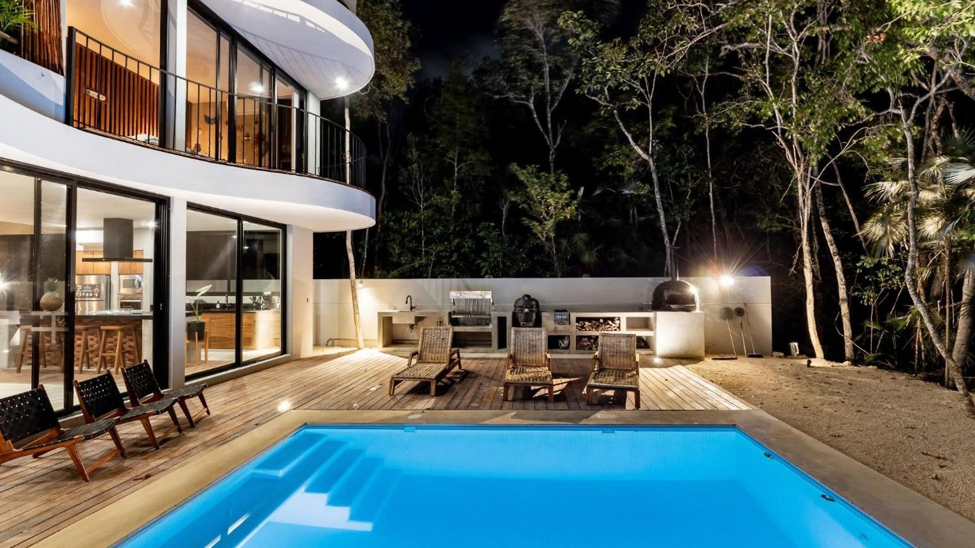 Luxury 4br Eco 10ppl Outdoor Pizza Oven - Private Pool & Jacuzzi Villa