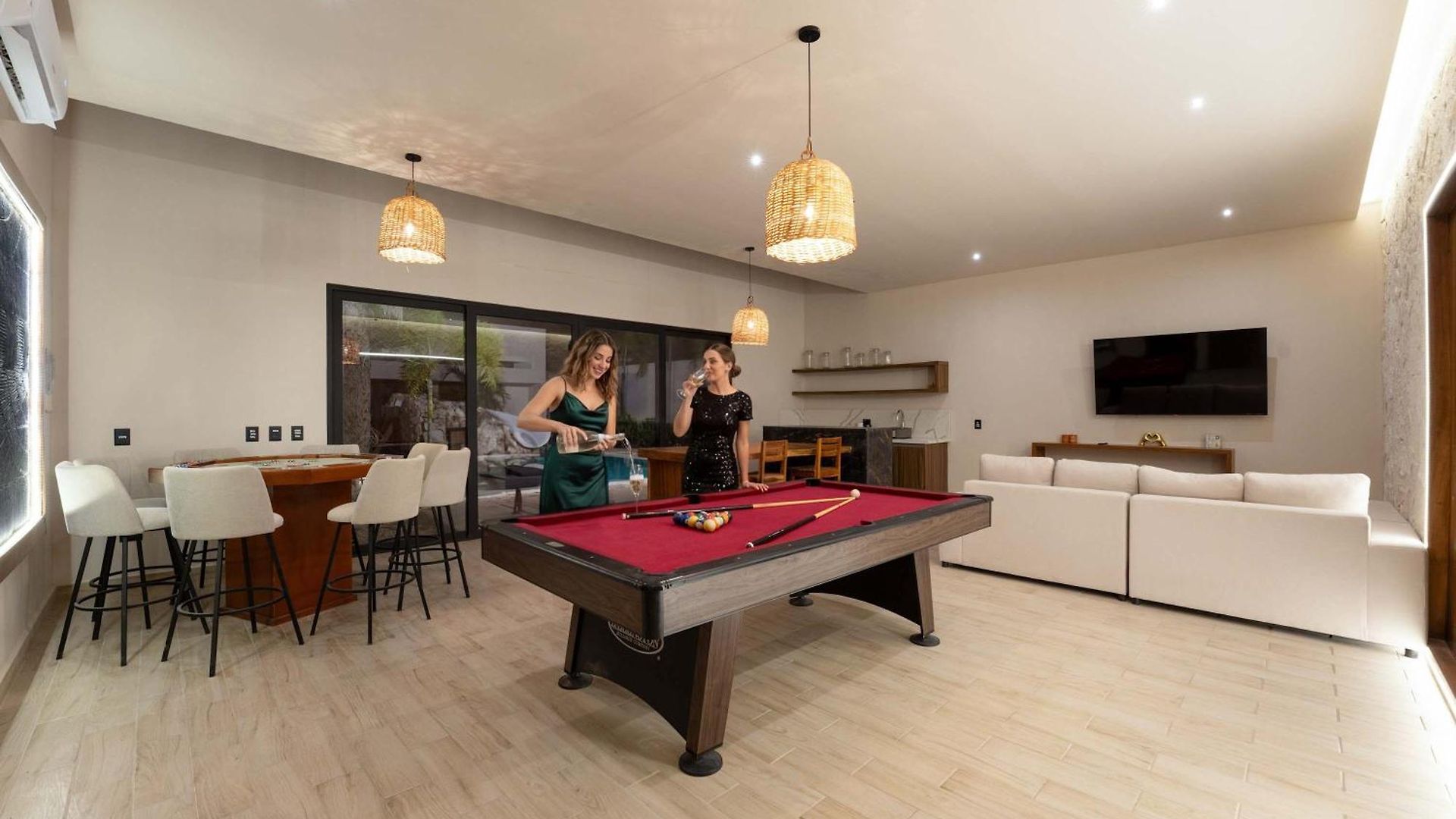 Villa 6br Luxury Perla With 2 Pools & Game