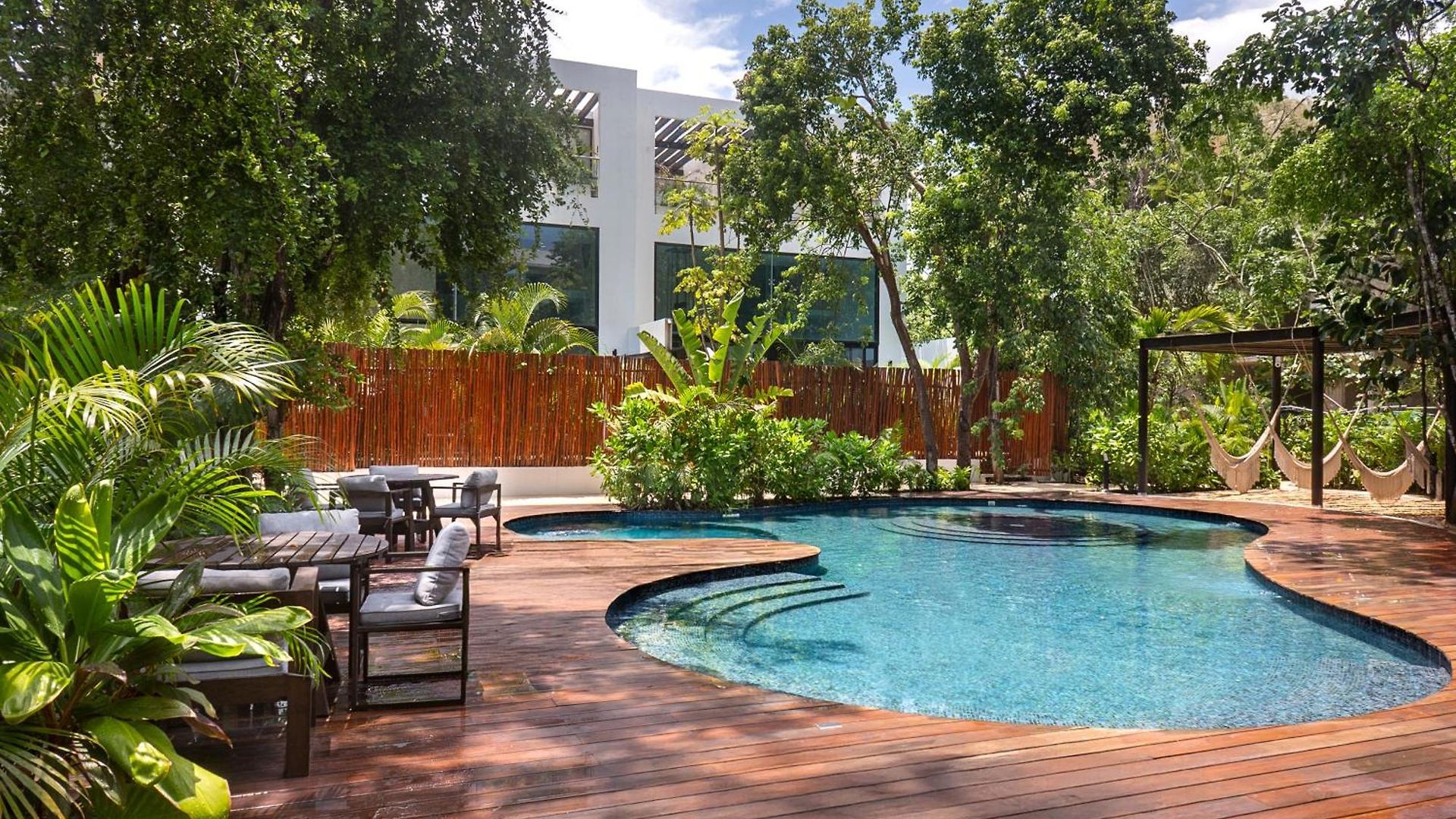 Exclusive 4br In Karanda With Pools And Paddle *