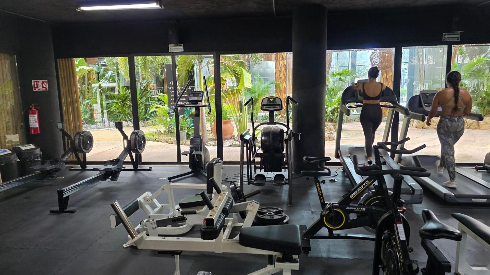 Сasa de vacaciones Hacienda Tuk 3br With Pool & Padel