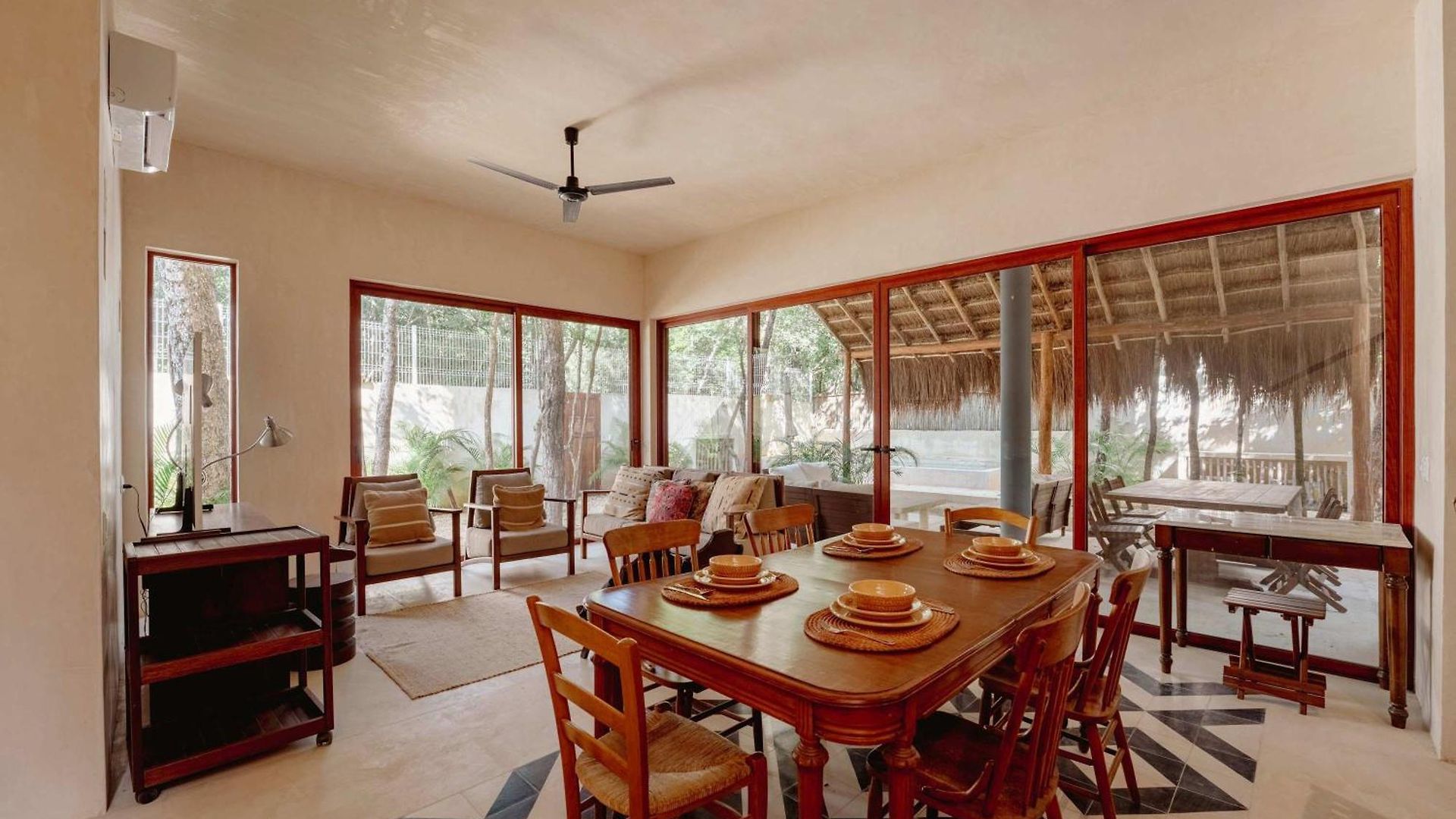 Chic 4br With Private Pool In Holistika Villa