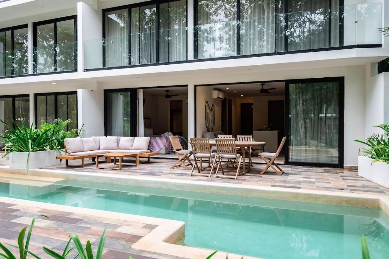 Holiday home Stylish 1bd Retreat With Swim-up Pool *
