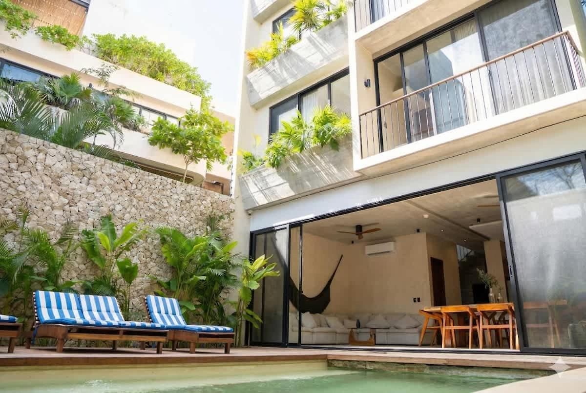Villa Luxury 5 Bedroom Pool Tiki Bar & Outdoor Gym *