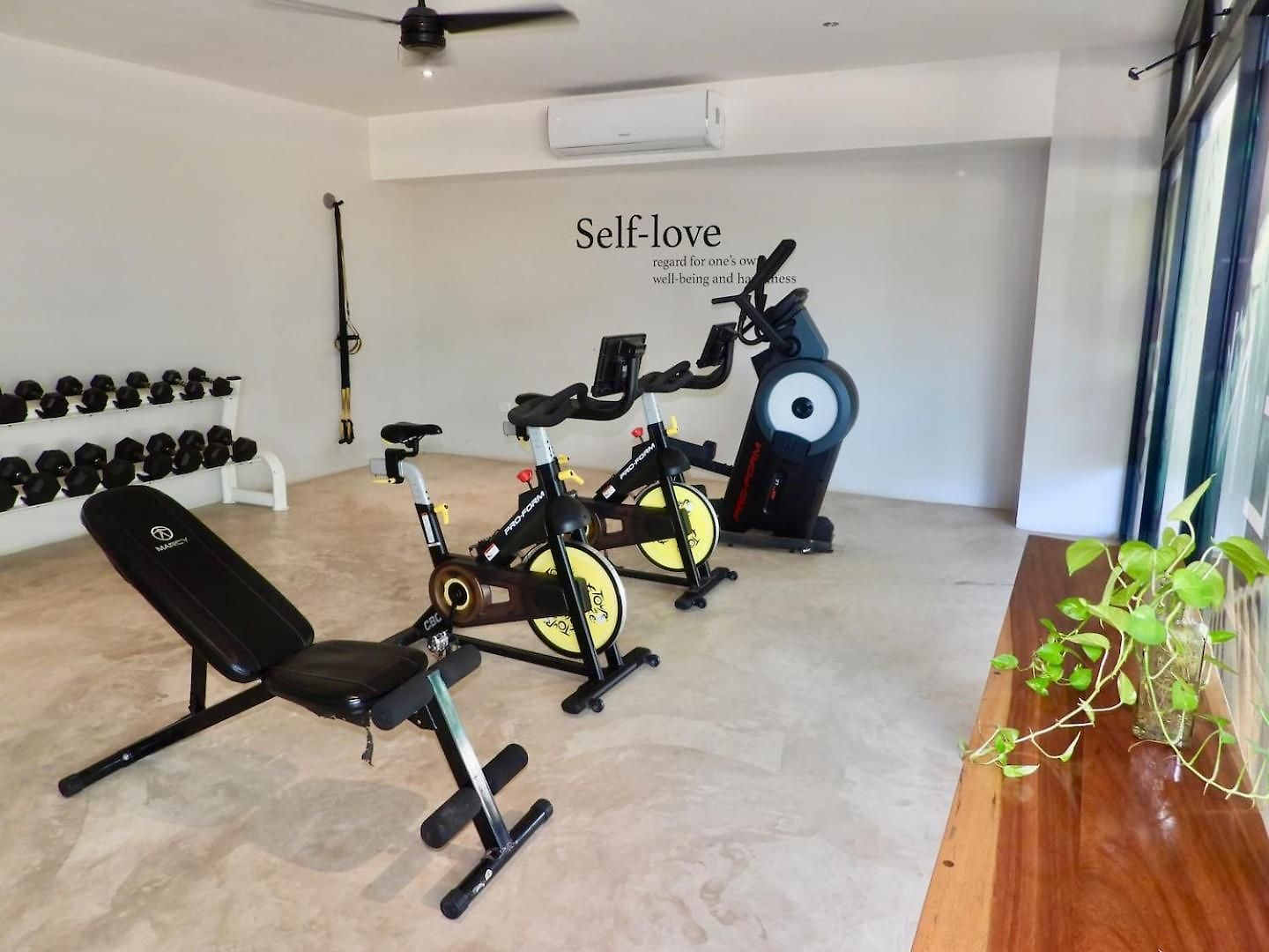 King En Coba Pool, Gym & Garden Hotel *