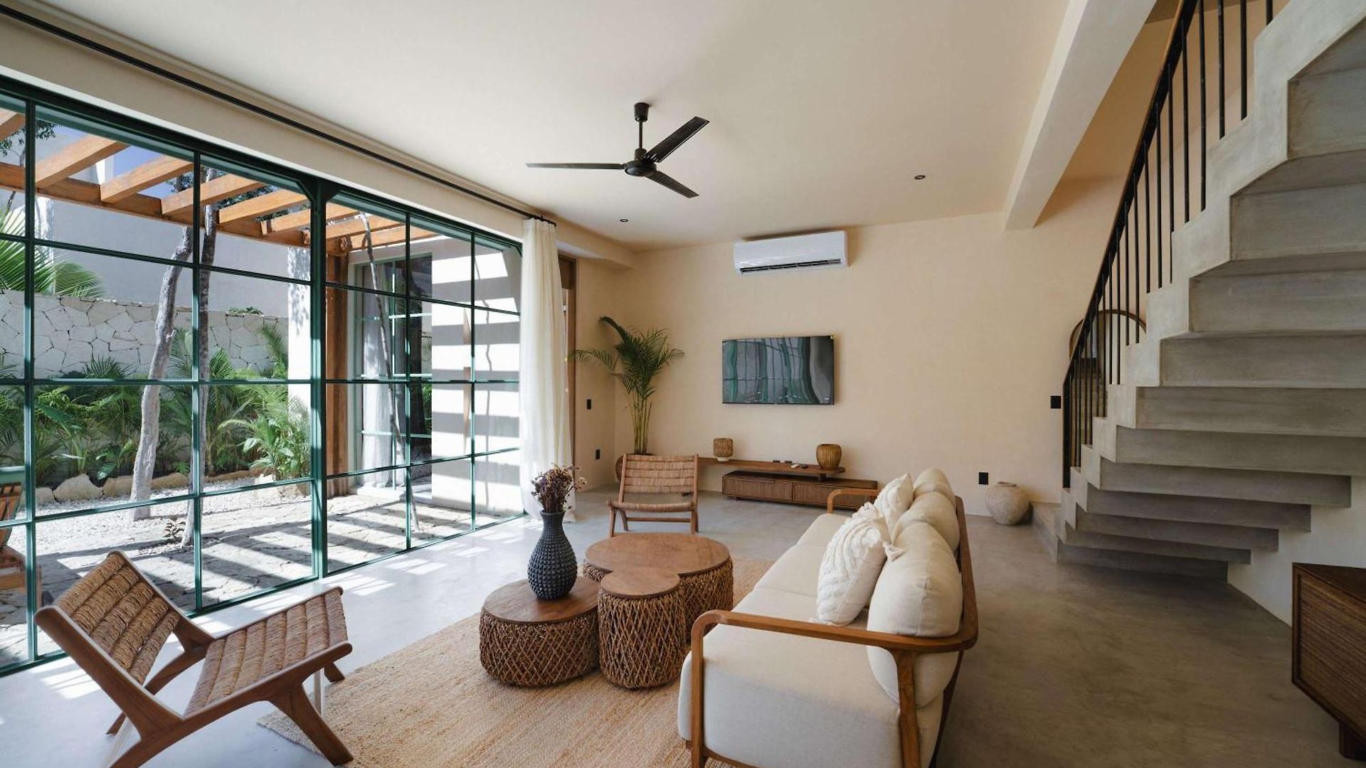 Stylish 3-bedroom With Private Pool *