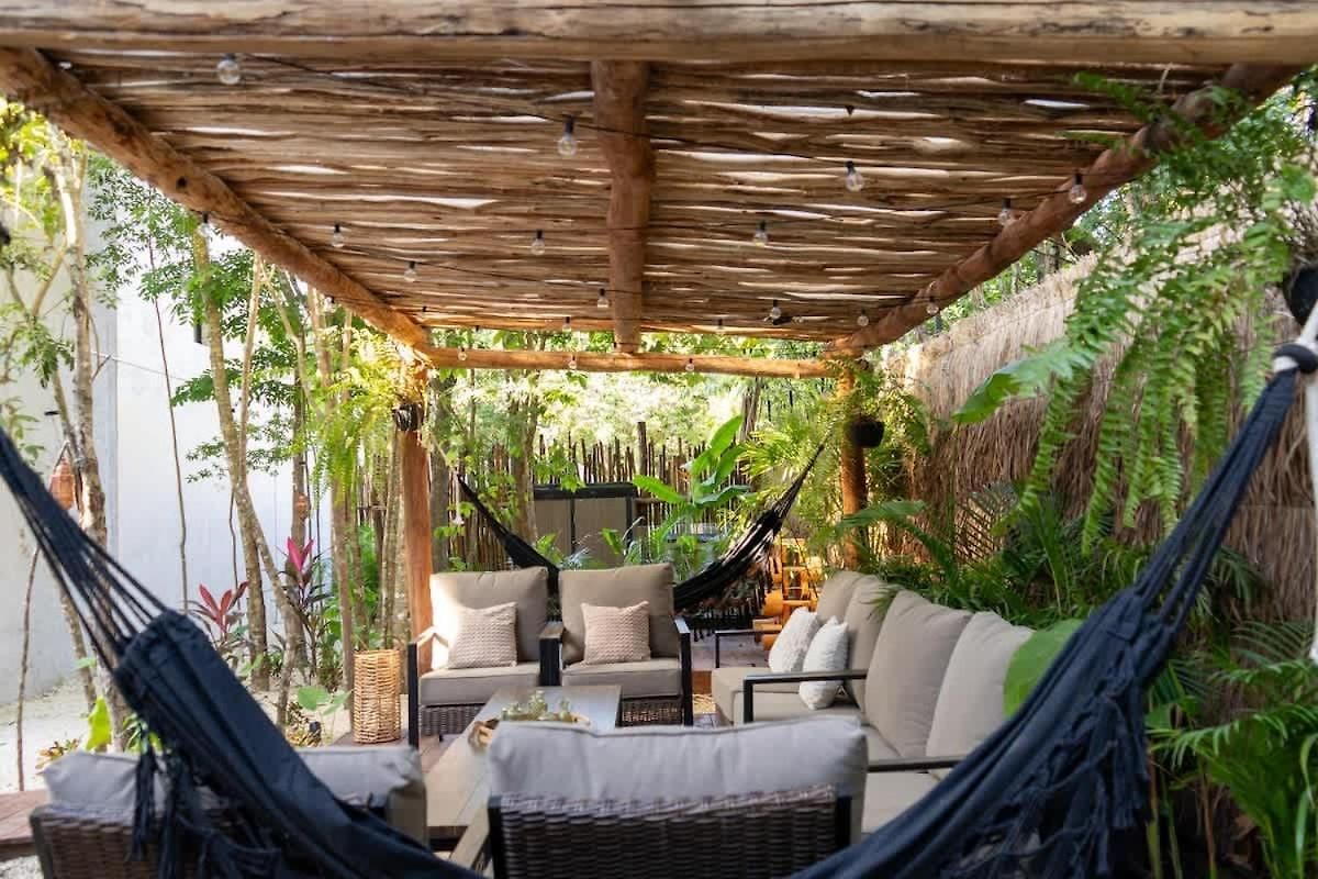 Villa Luxury 5 Bedroom Pool Tiki Bar & Outdoor Gym *