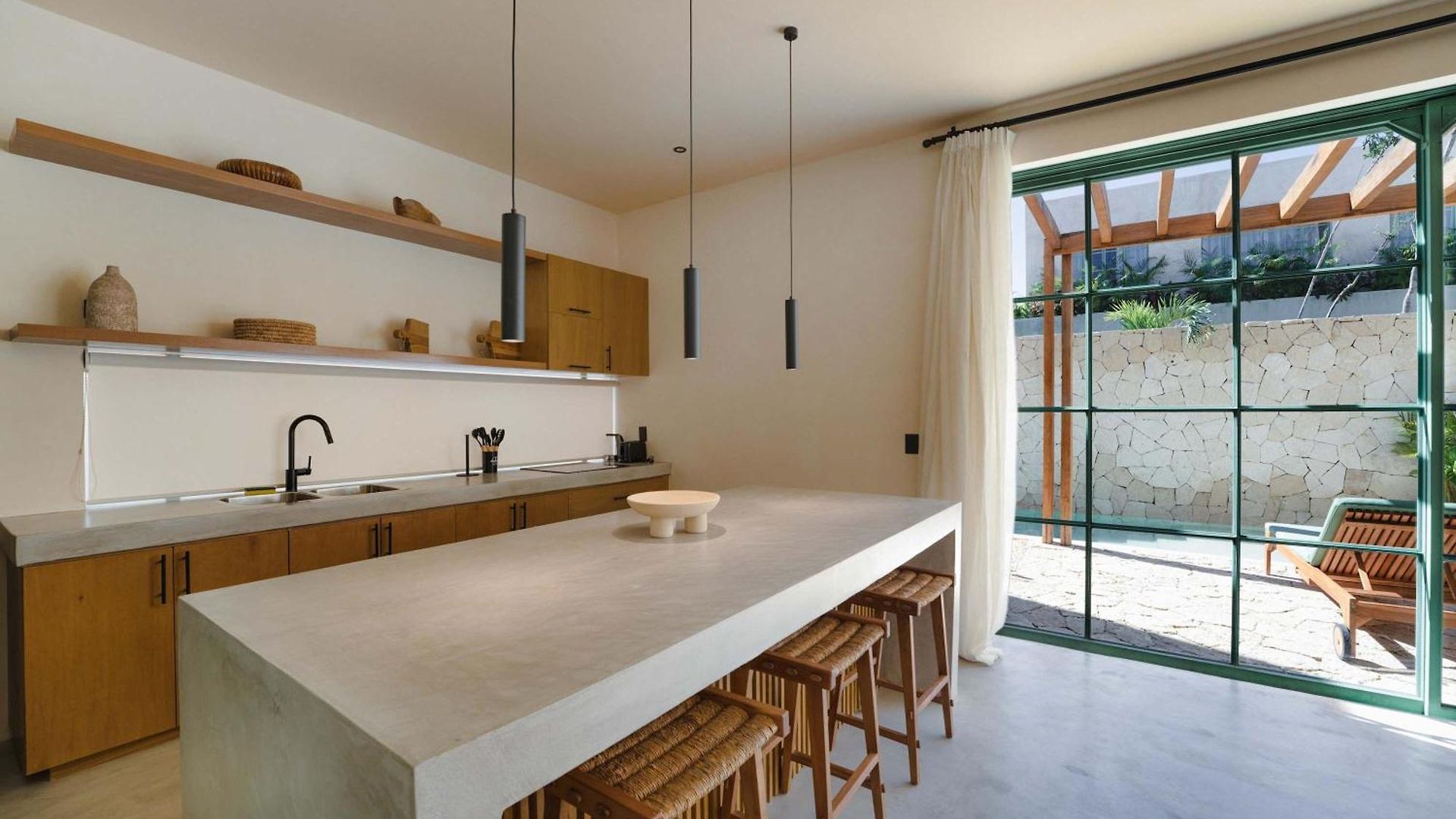 Stylish 3-bedroom With Private Pool *
