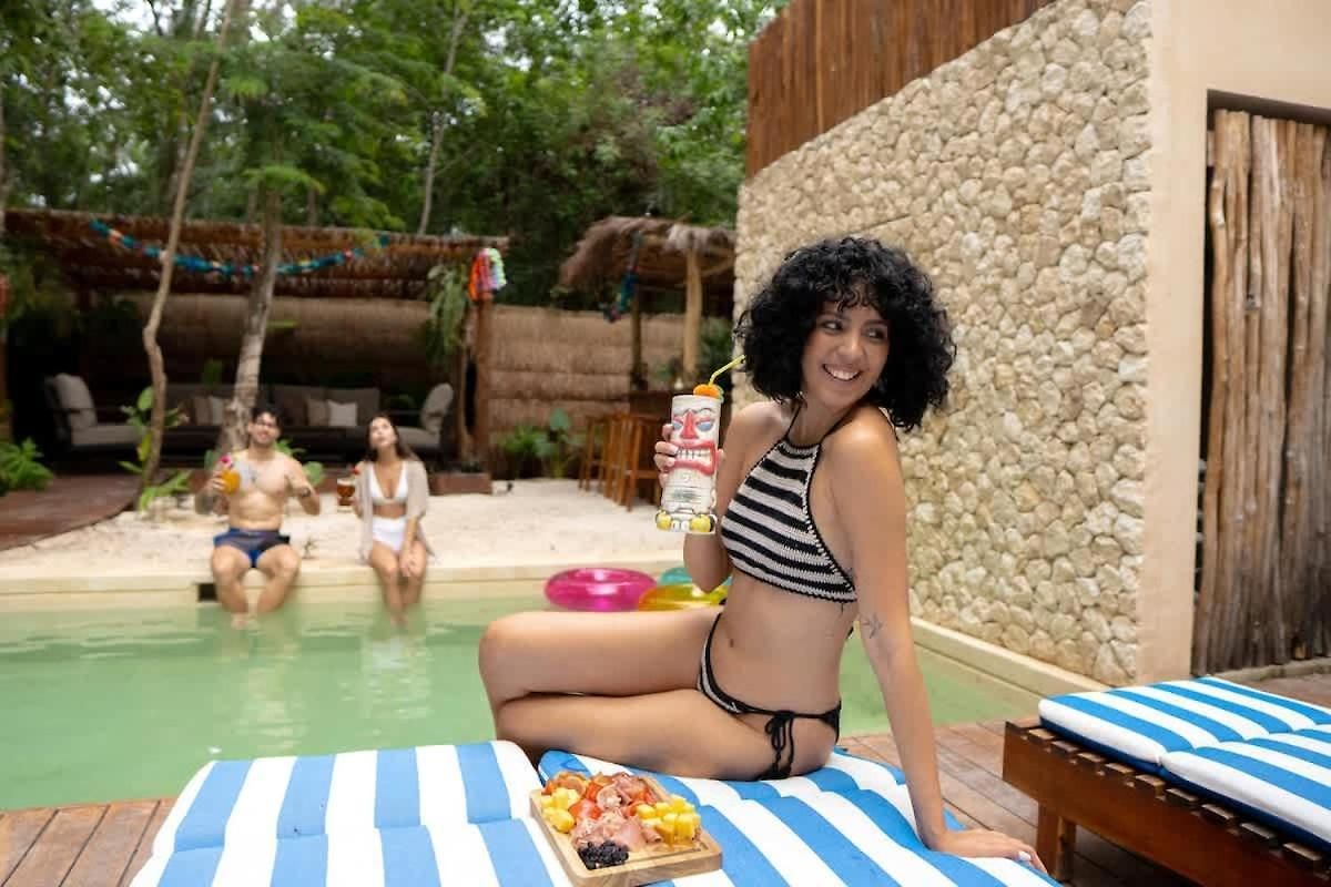 Luxury 5 Bedroom Pool Tiki Bar & Outdoor Gym