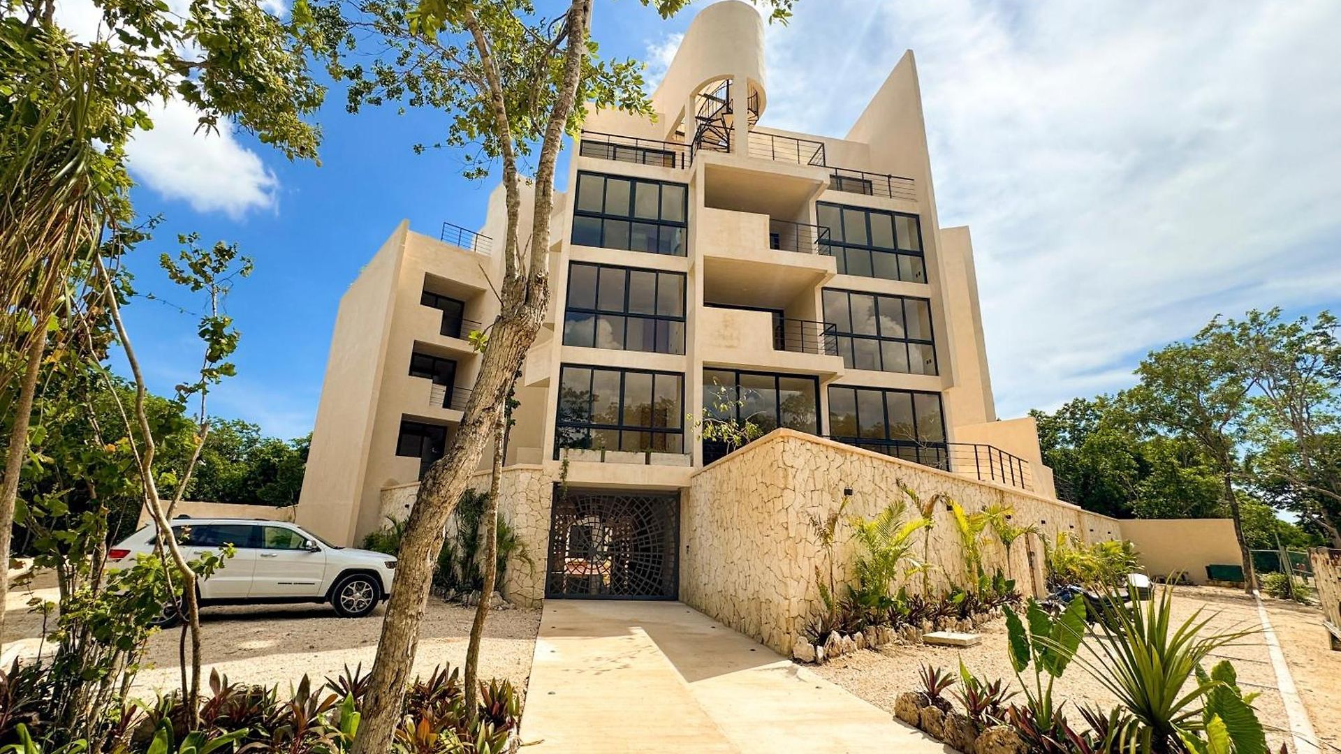 Oniric Apartahotel 4*