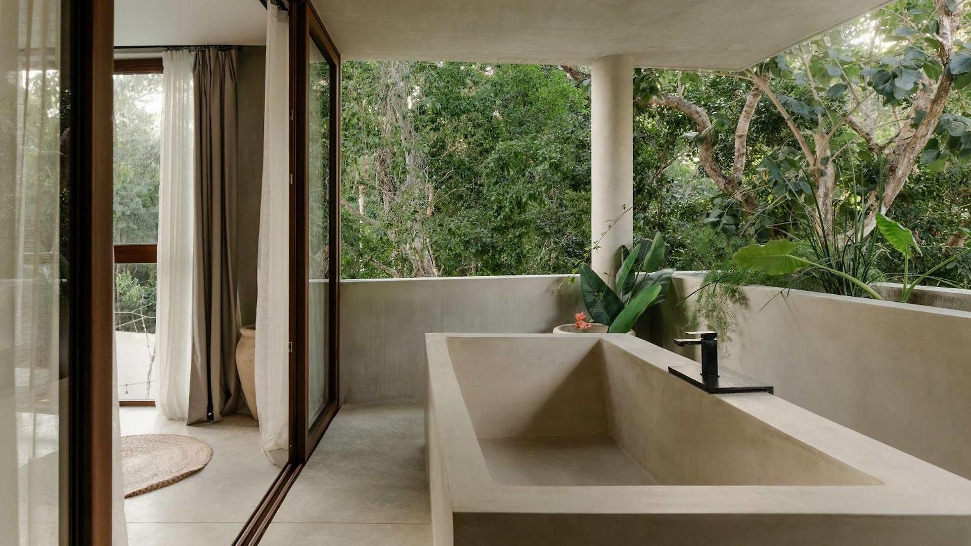 Jungle For 16 - Dual Pools & Fire Pit
