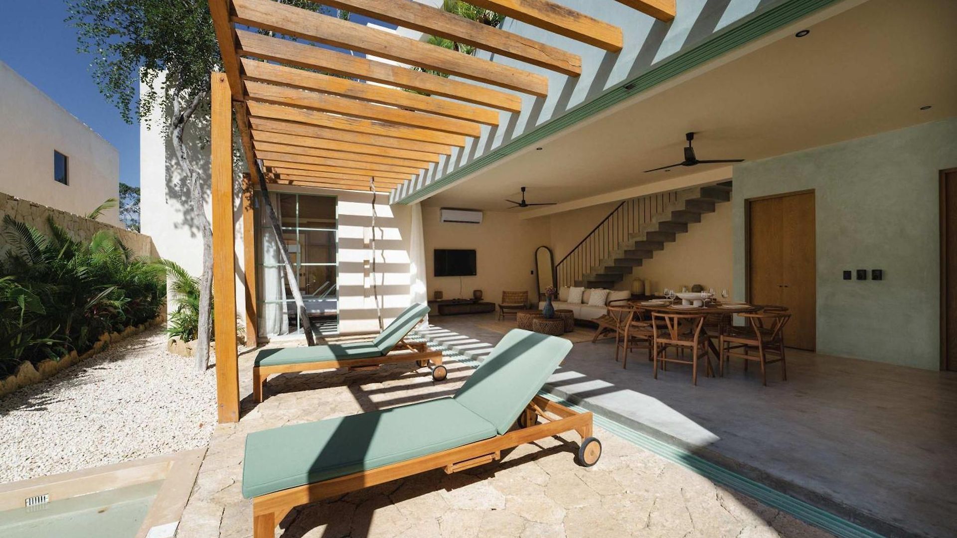 Stylish 3-bedroom With Private Pool