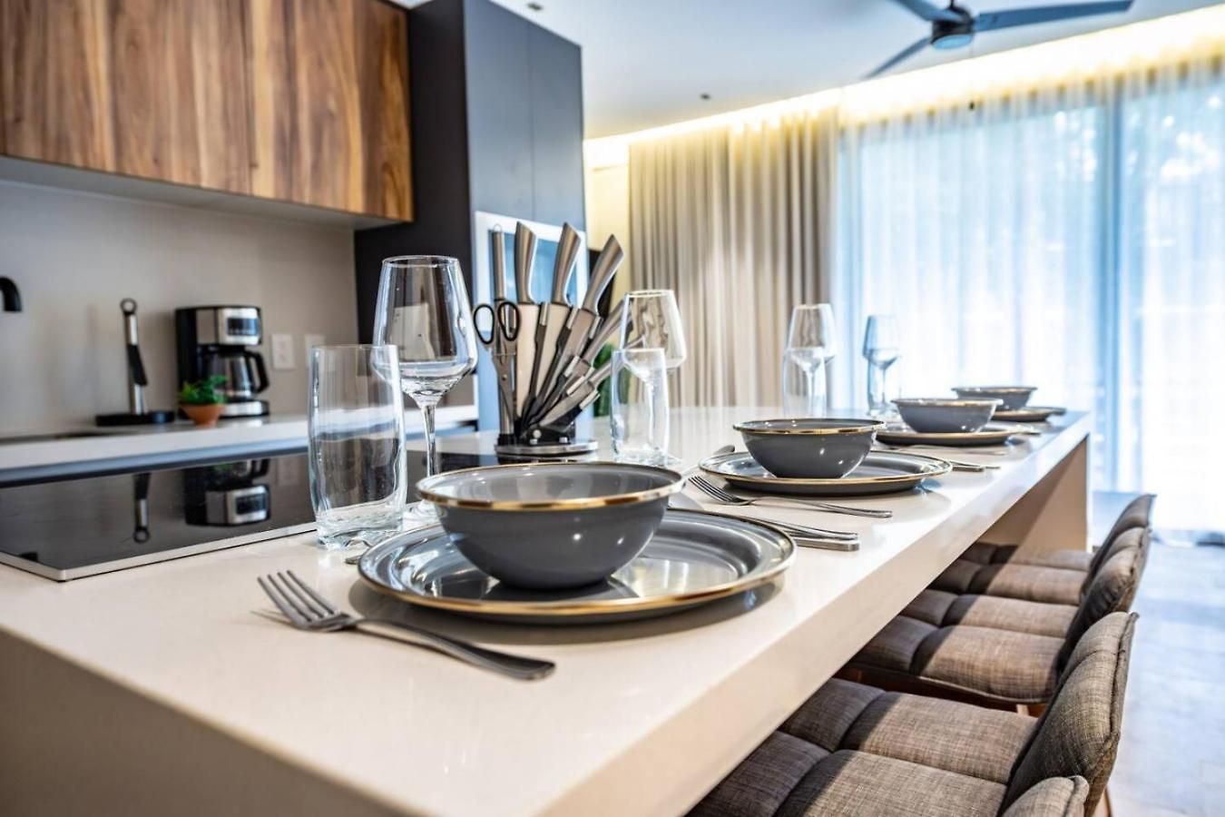 Stylish 1bd Retreat With Swim-up Pool Holiday home *