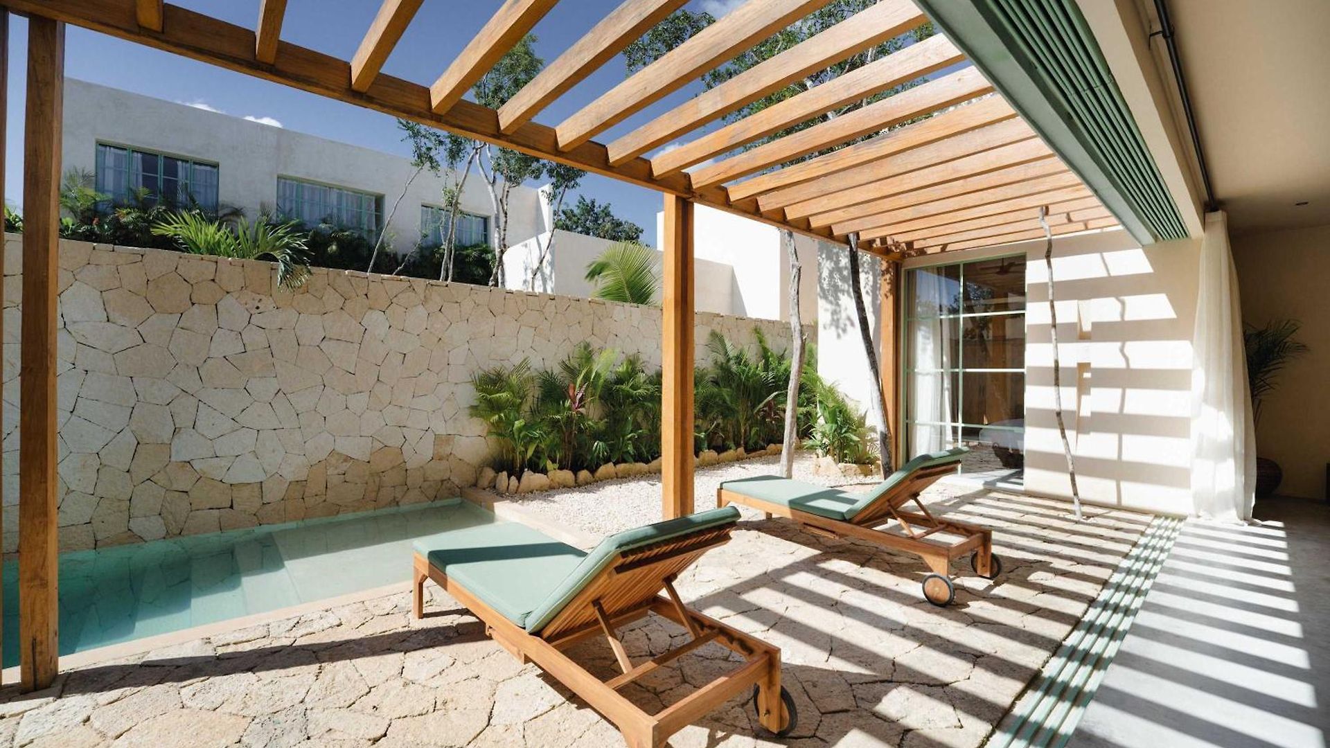 Stylish 3-bedroom With Private Pool Villa *