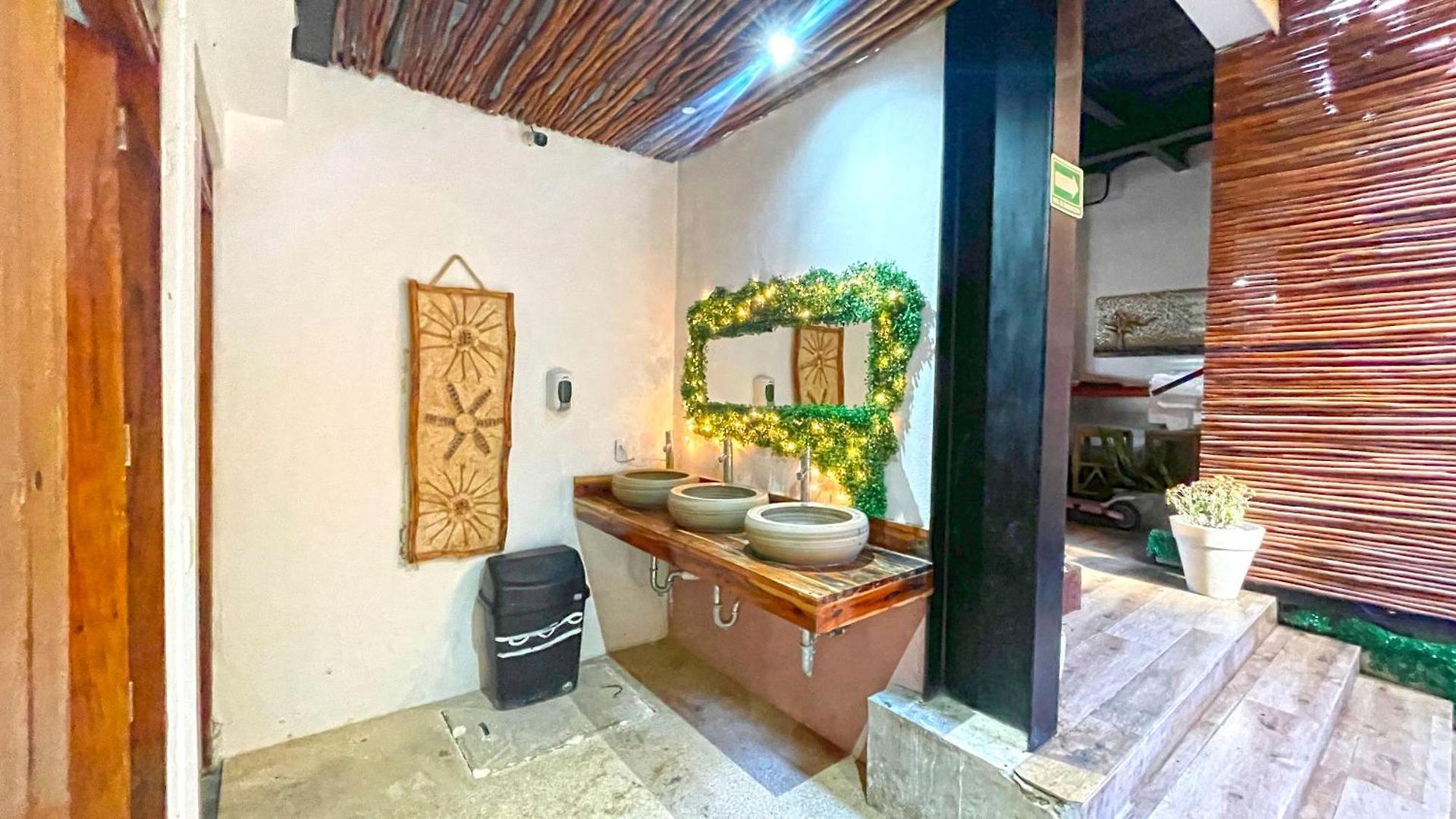 Capsule hotel Mr Pakal *