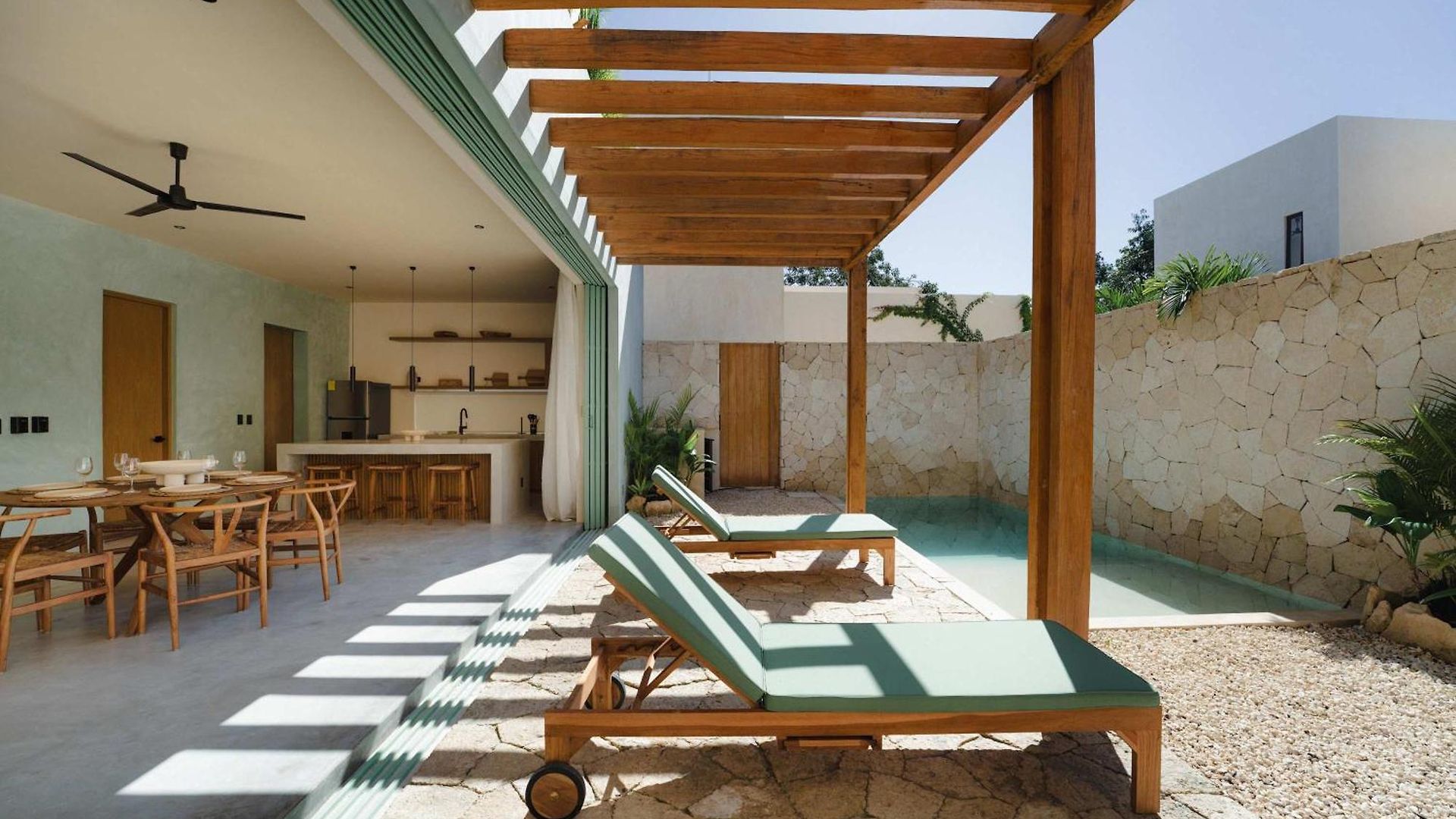 Stylish 3-bedroom With Private Pool *