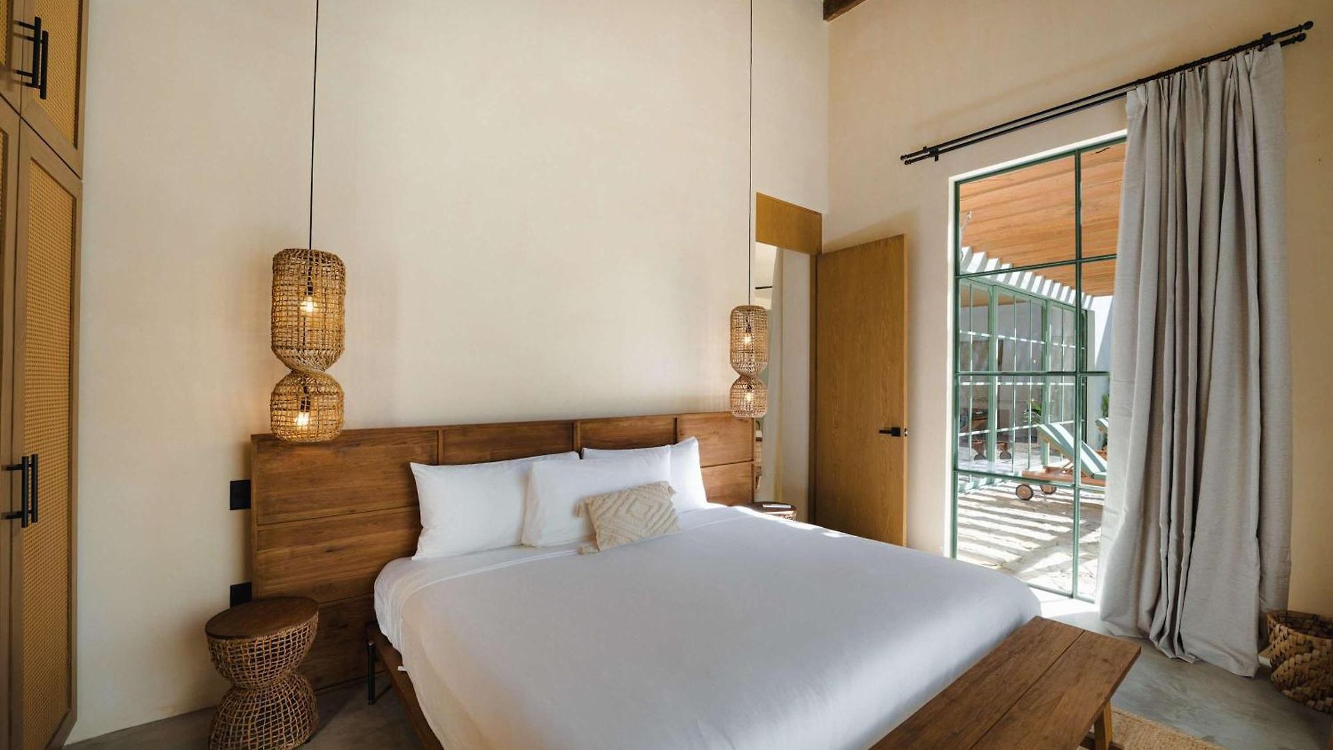 Stylish 3-bedroom With Private Pool *