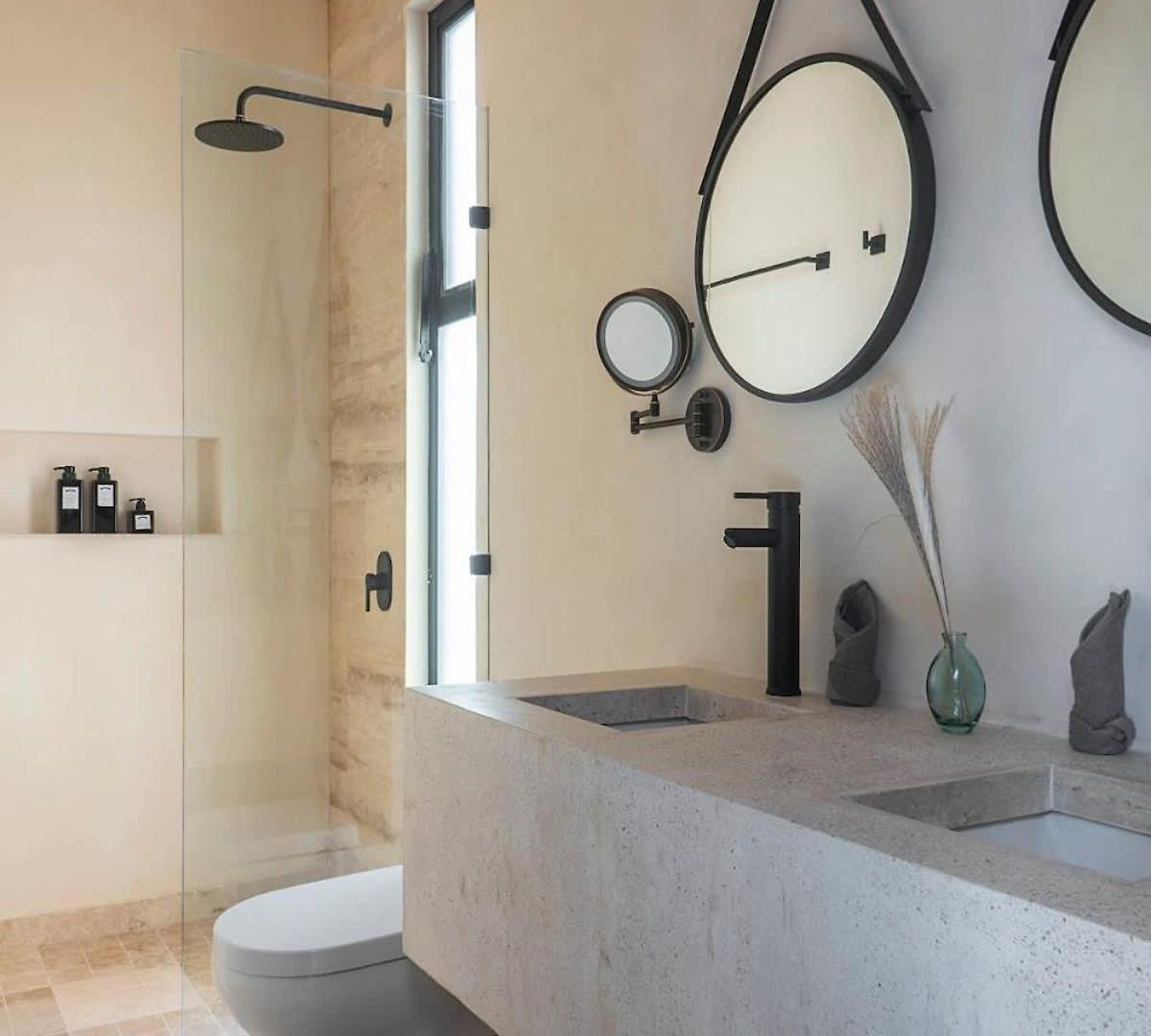 Luxury 4 Bedroom With Private Rooftop Pool *