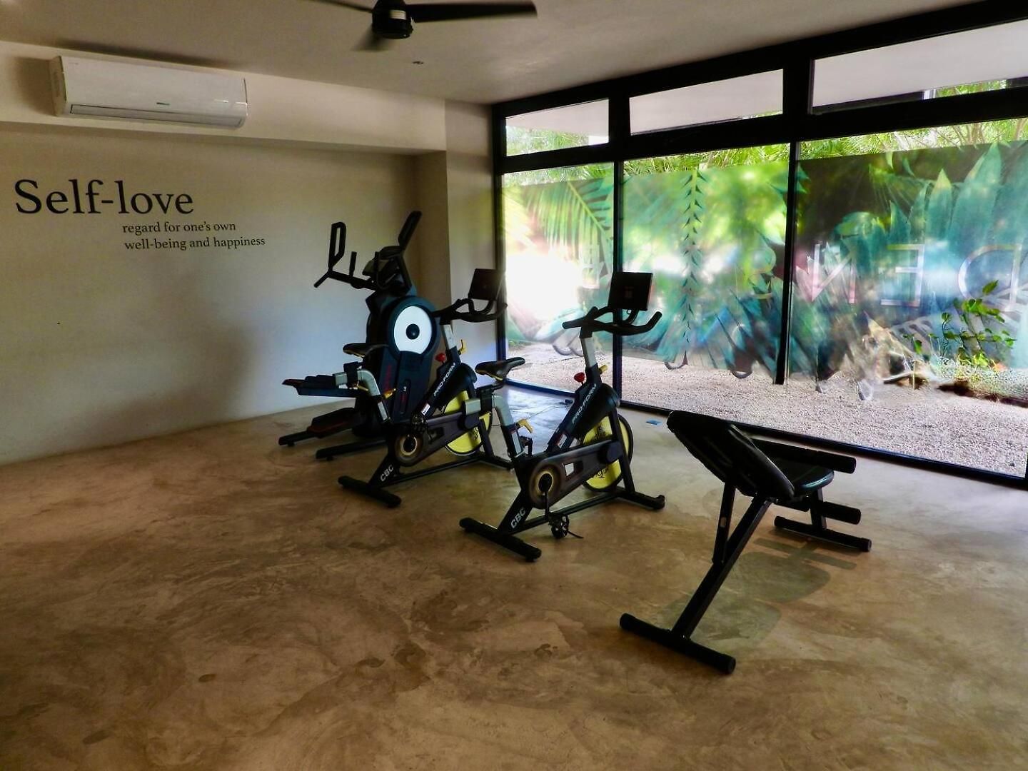 King En Coba Pool, Gym & Garden Hotel *