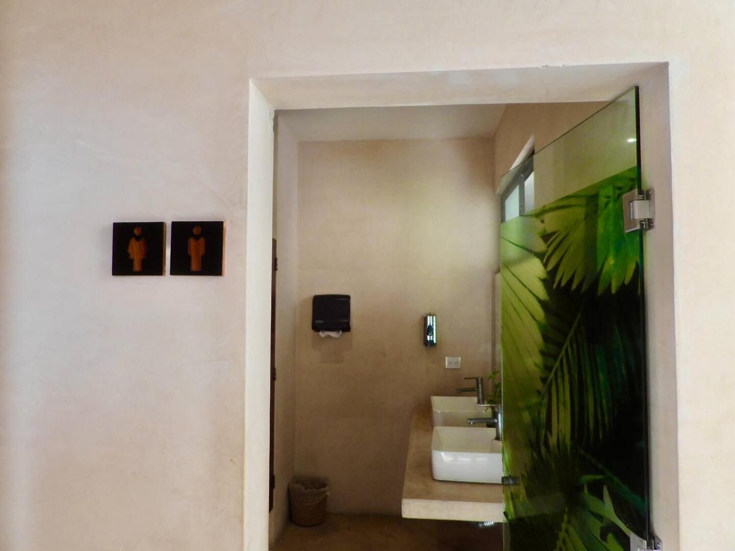 King En Coba Pool, Gym & Garden Hotel *