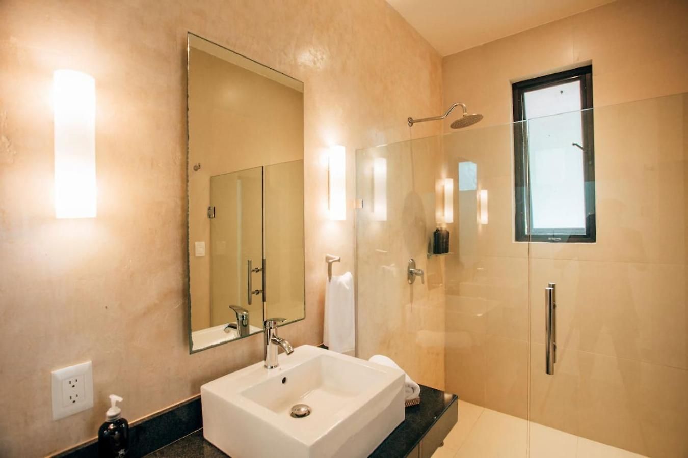 Holiday home Jungle Sanctuary Wellness Retreat W Pool Bar *