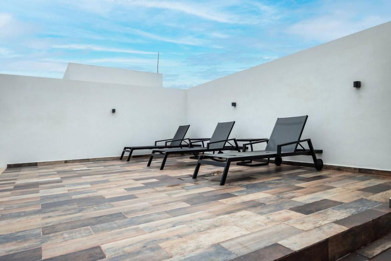 Holiday home Stylish 1bd Retreat With Swim-up Pool