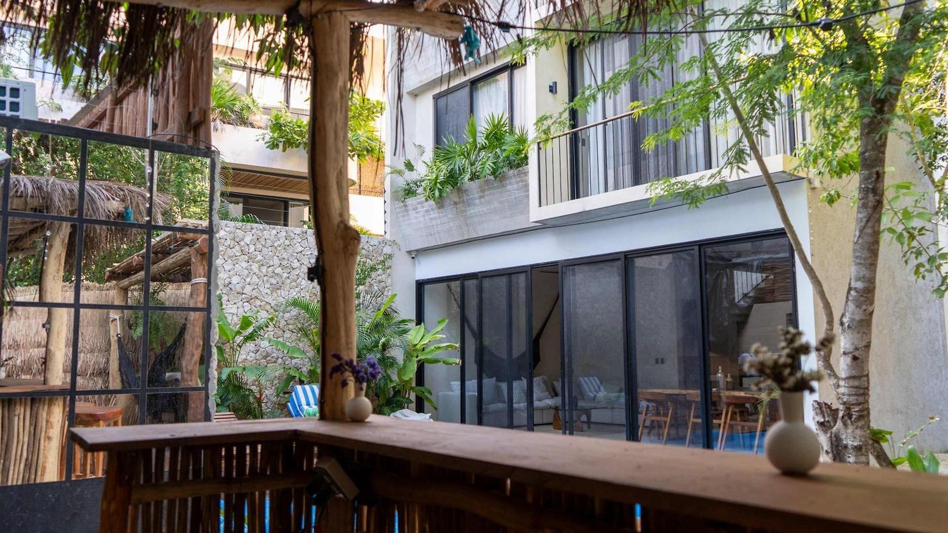 Luxury 5 Bedroom Pool Tiki Bar & Outdoor Gym Villa