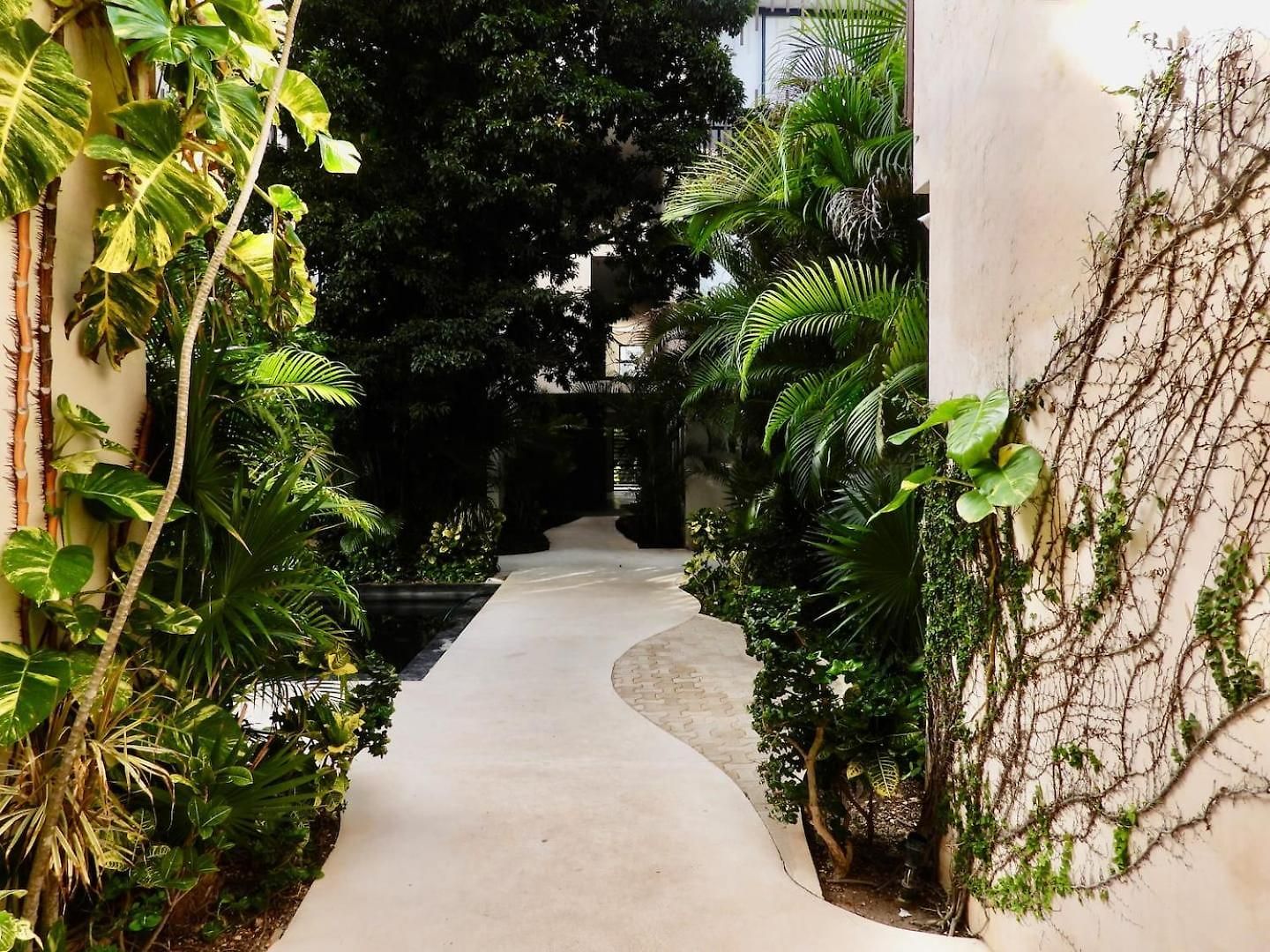 King En Coba Pool, Gym & Garden Hotel