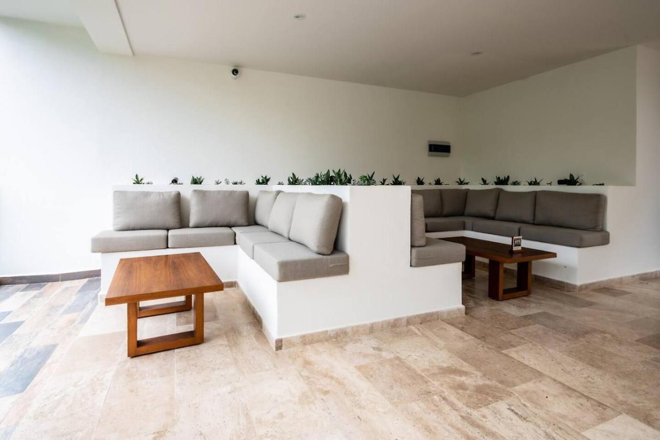 Stylish 1bd Retreat With Swim-up Pool Holiday home *