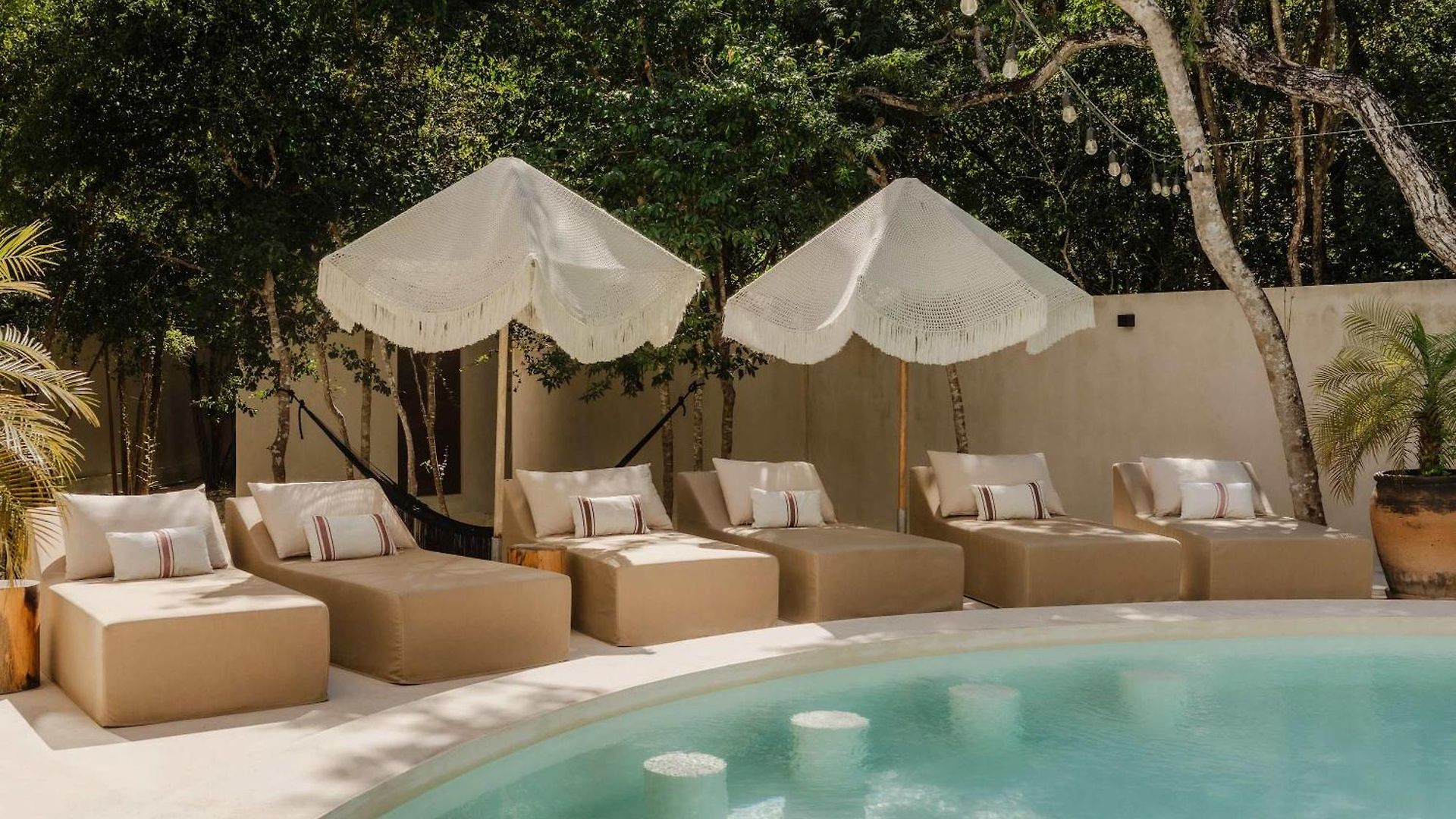Jungle For 16 - Dual Pools & Fire Pit