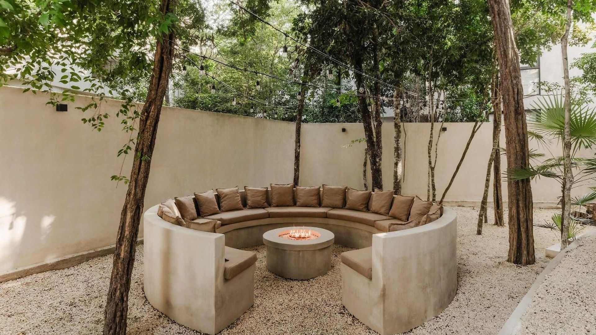 Jungle For 16 - Dual Pools & Fire Pit *