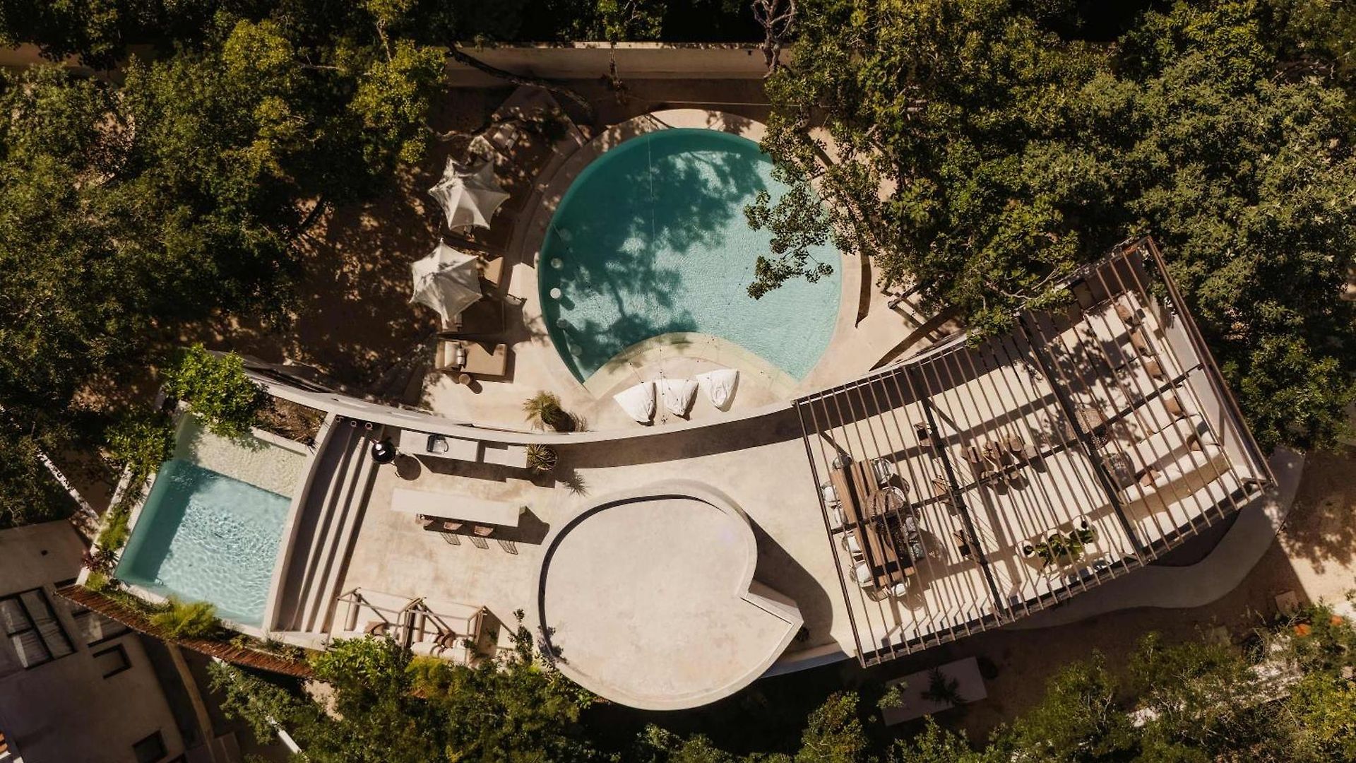 Jungle For 16 - Dual Pools & Fire Pit