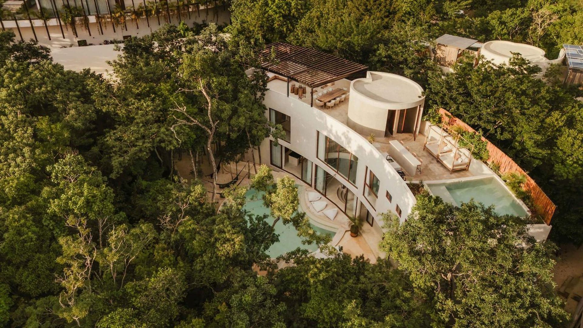 Jungle For 16 - Dual Pools & Fire Pit Holiday home