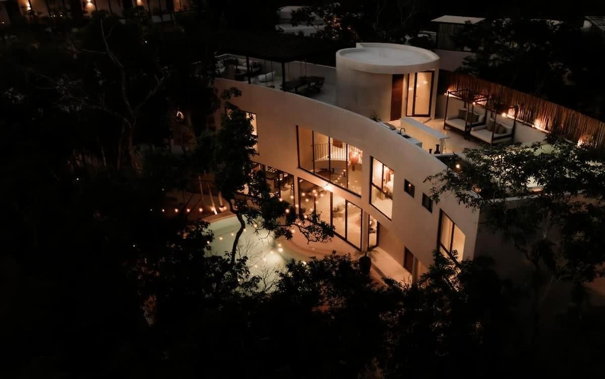 Jungle For 16 - Dual Pools & Fire Pit *