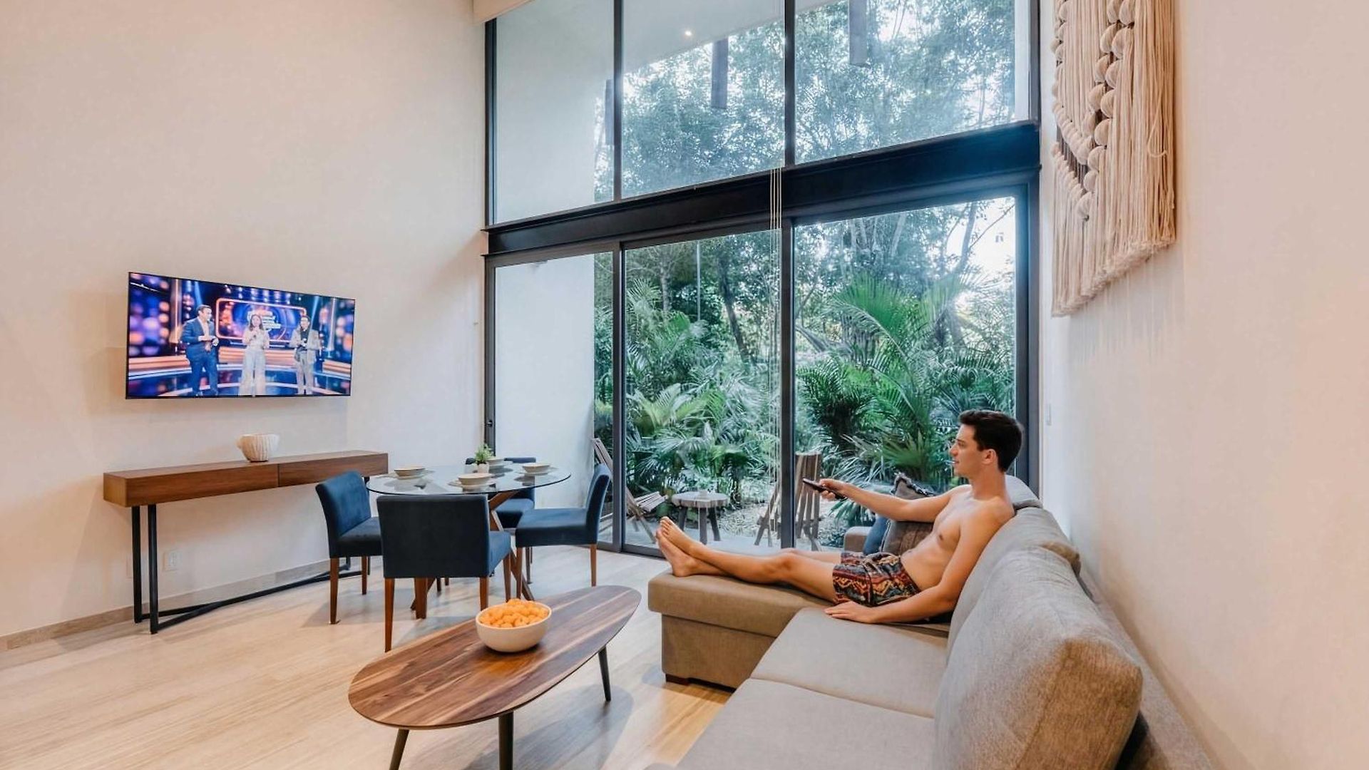 Luxury Two-level Loft In With Pool & Gym *