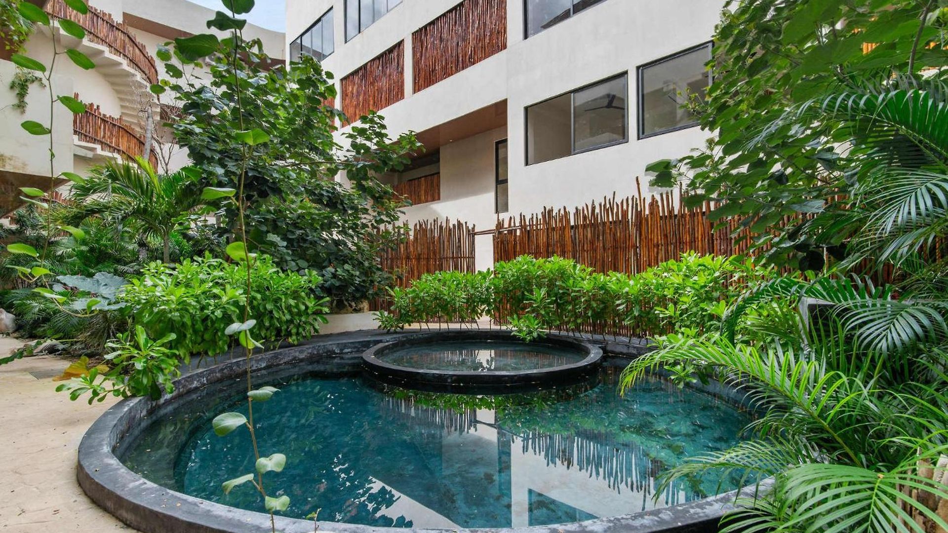 Penthouse With Rooftop Plunge Pool - Distant Ocean *