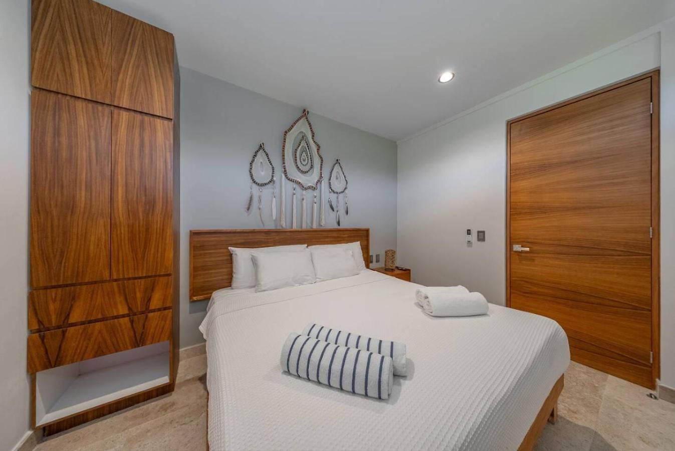 Luxury 2bd In W 2 Pools Gym Apartment