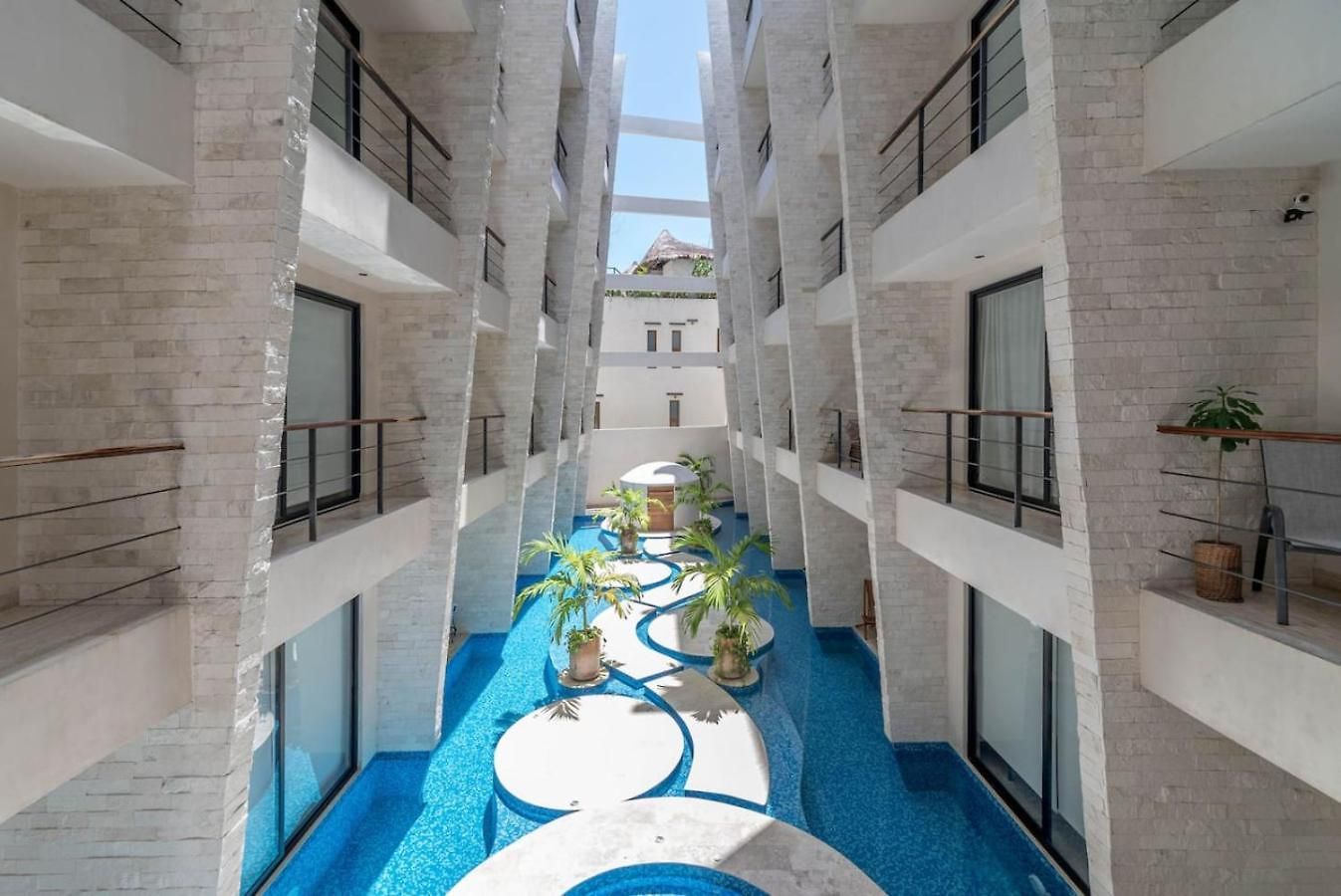 Luxury 2bd In W 2 Pools Gym Apartment