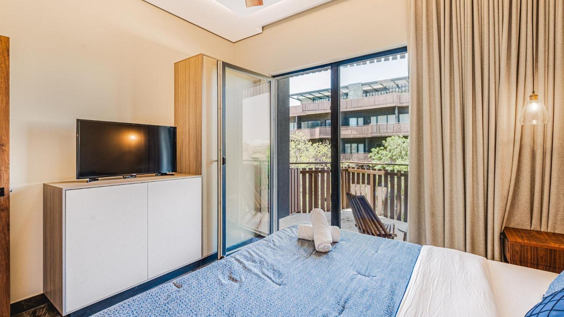 Apartment Walk To 1br 4 Guests Kids Area Office