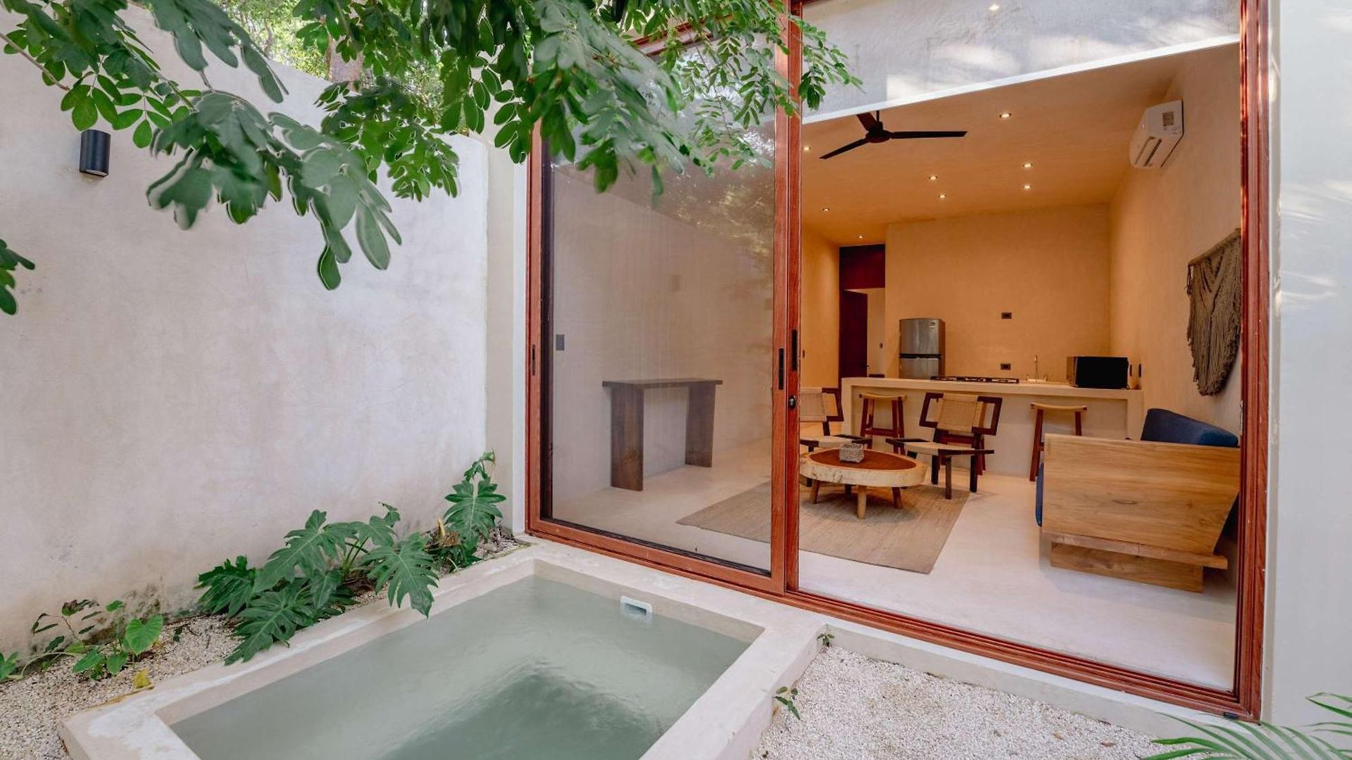 Apartment Stylish 1br Retreat In Holistika With Private Pool
