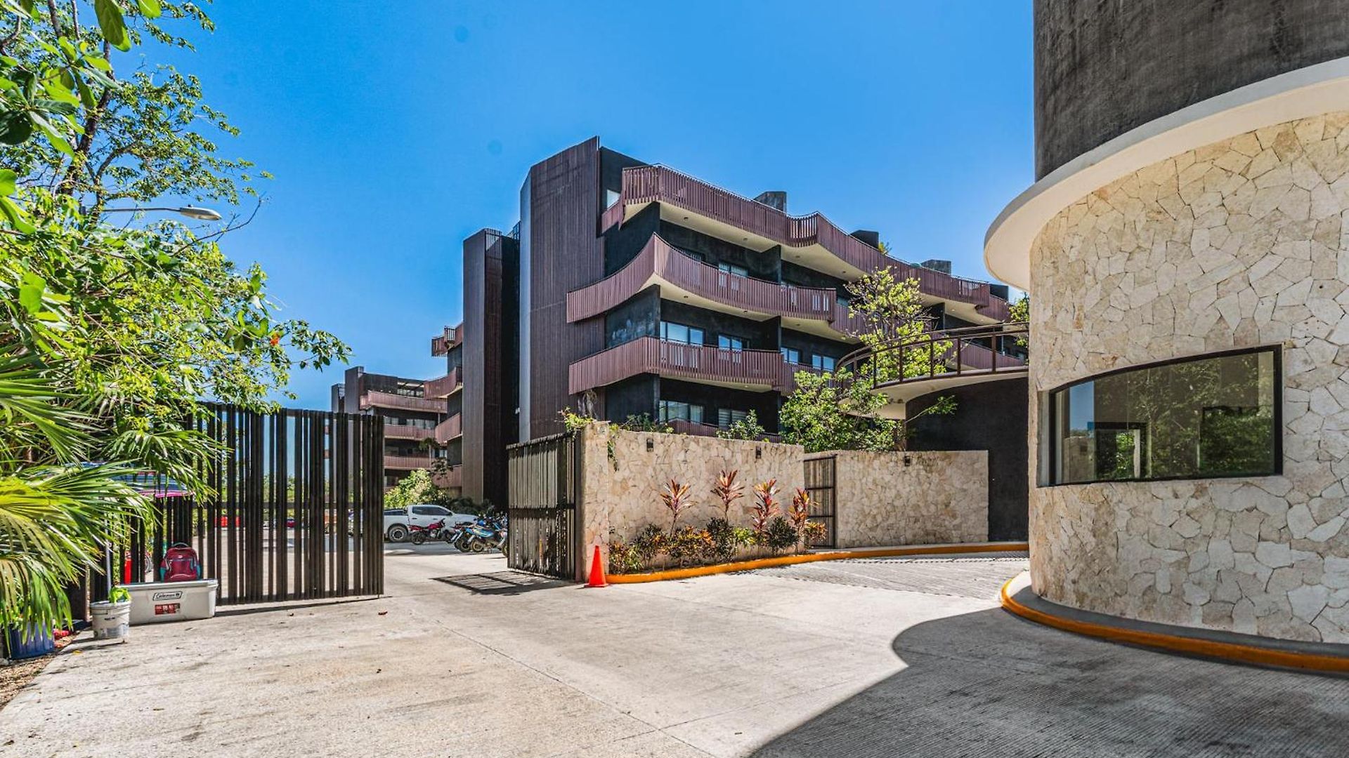Walk To 1br 4 Guests Kids Area Office *