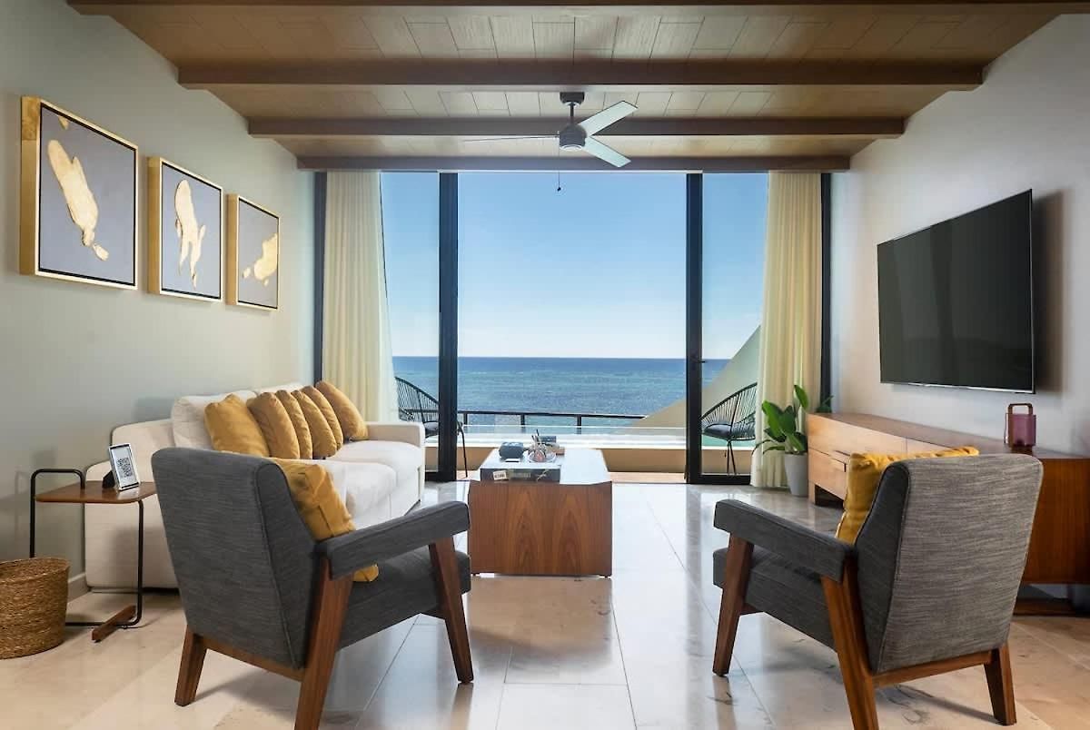 Beachfront 2br Condo, Private Pool & Tankah Bay